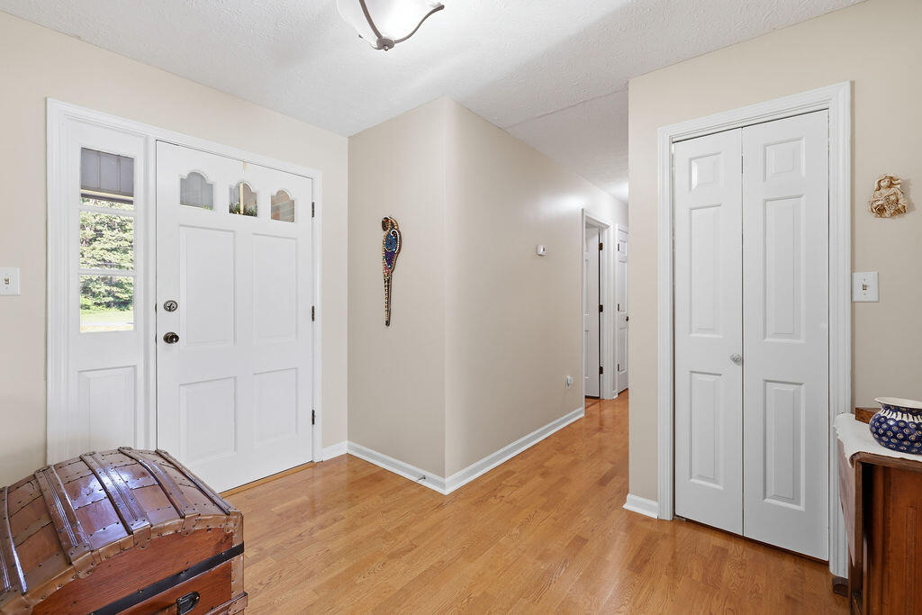 1040 South Gum Springs Road Property Photo 5