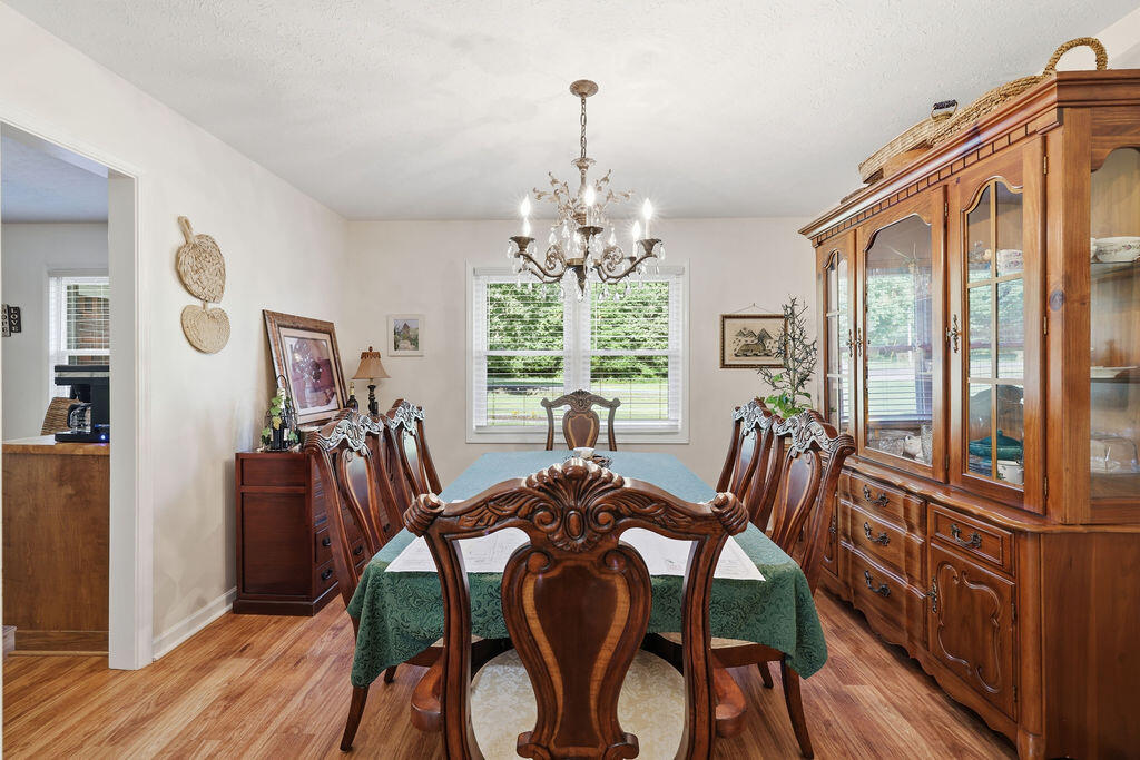 1040 South Gum Springs Road Property Photo 6