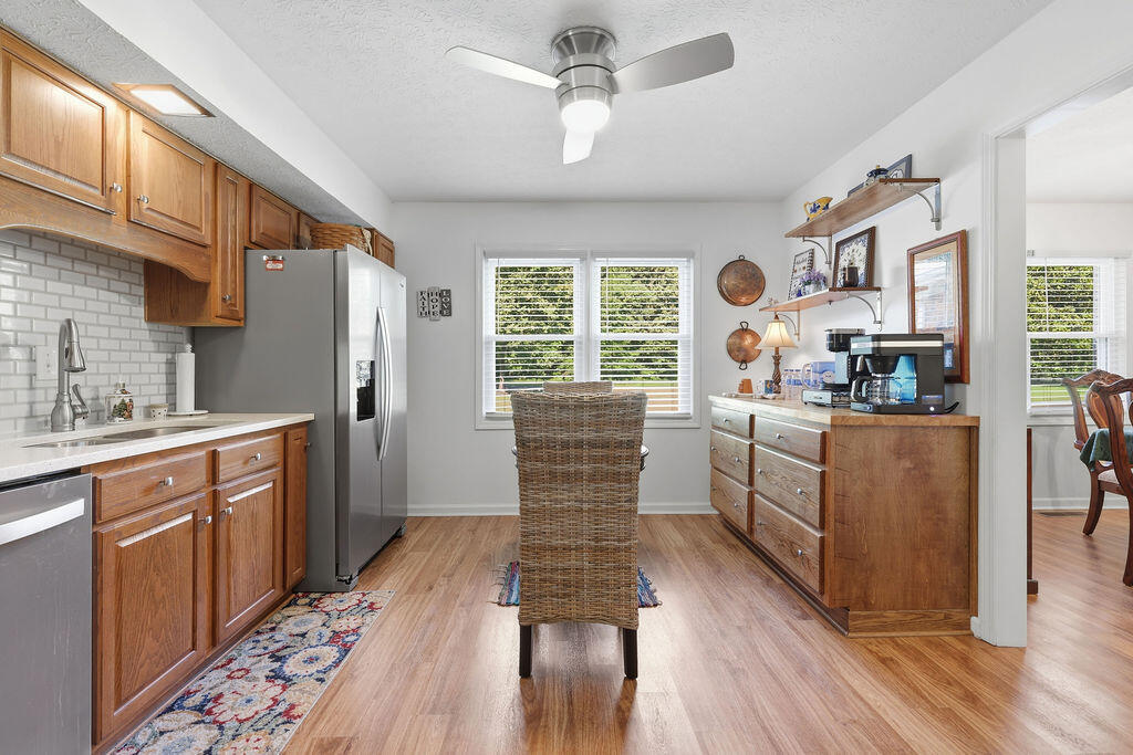 1040 South Gum Springs Road Property Photo 8