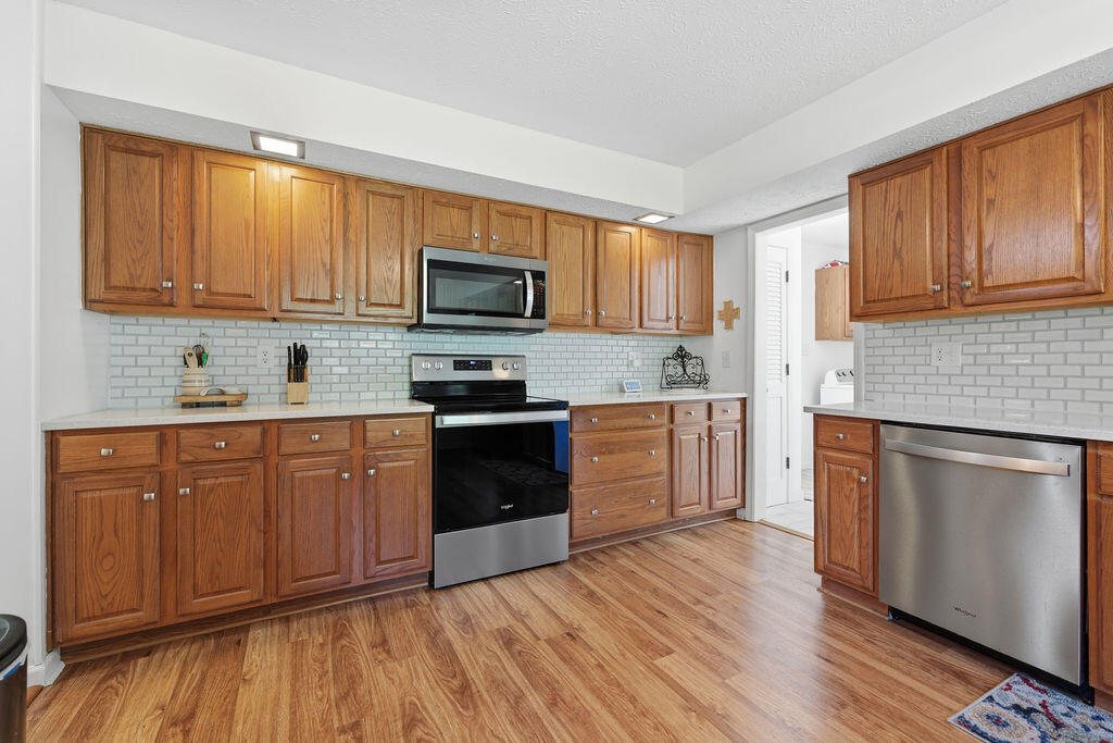 1040 South Gum Springs Road Property Photo 9
