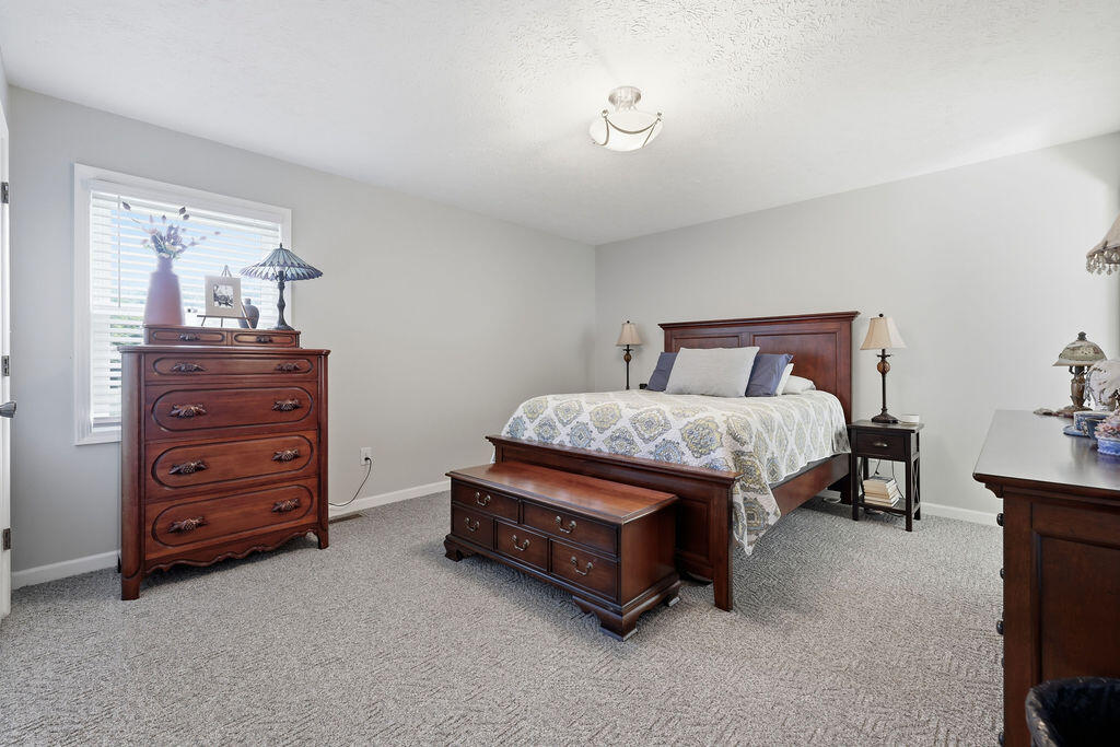 1040 South Gum Springs Road Property Photo 12