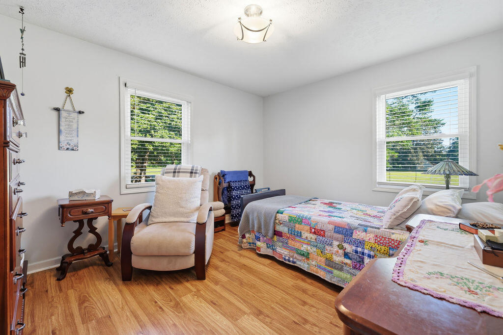 1040 South Gum Springs Road Property Photo 14