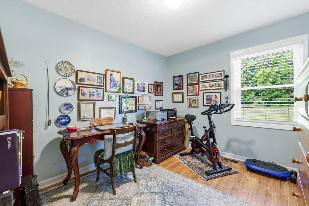 1040 South Gum Springs Road Property Photo 15