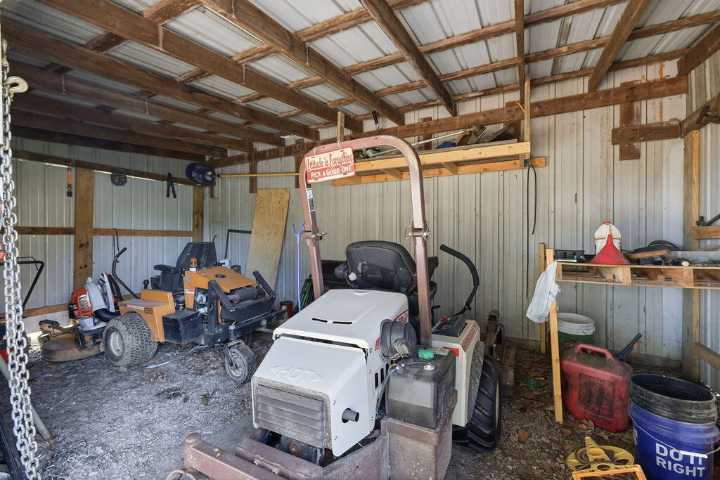 1040 South Gum Springs Road Property Photo 27