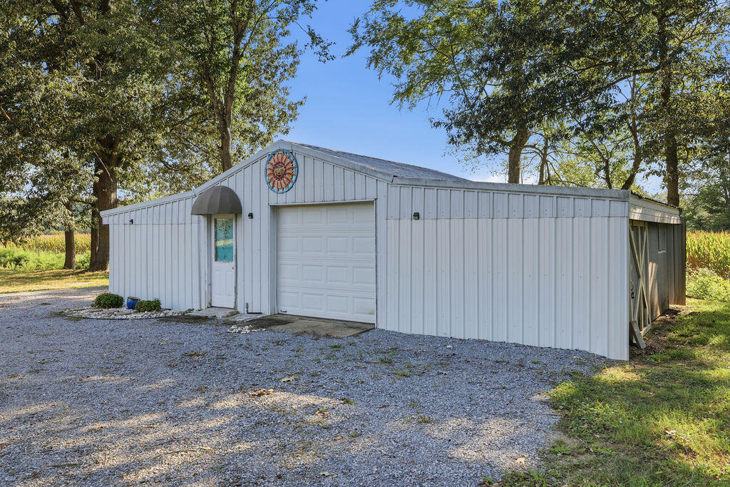 1040 South Gum Springs Road Property Photo 28