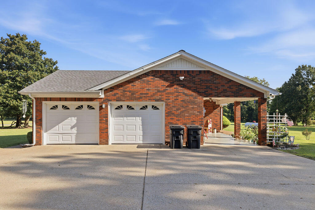 1040 South Gum Springs Road Property Photo 30
