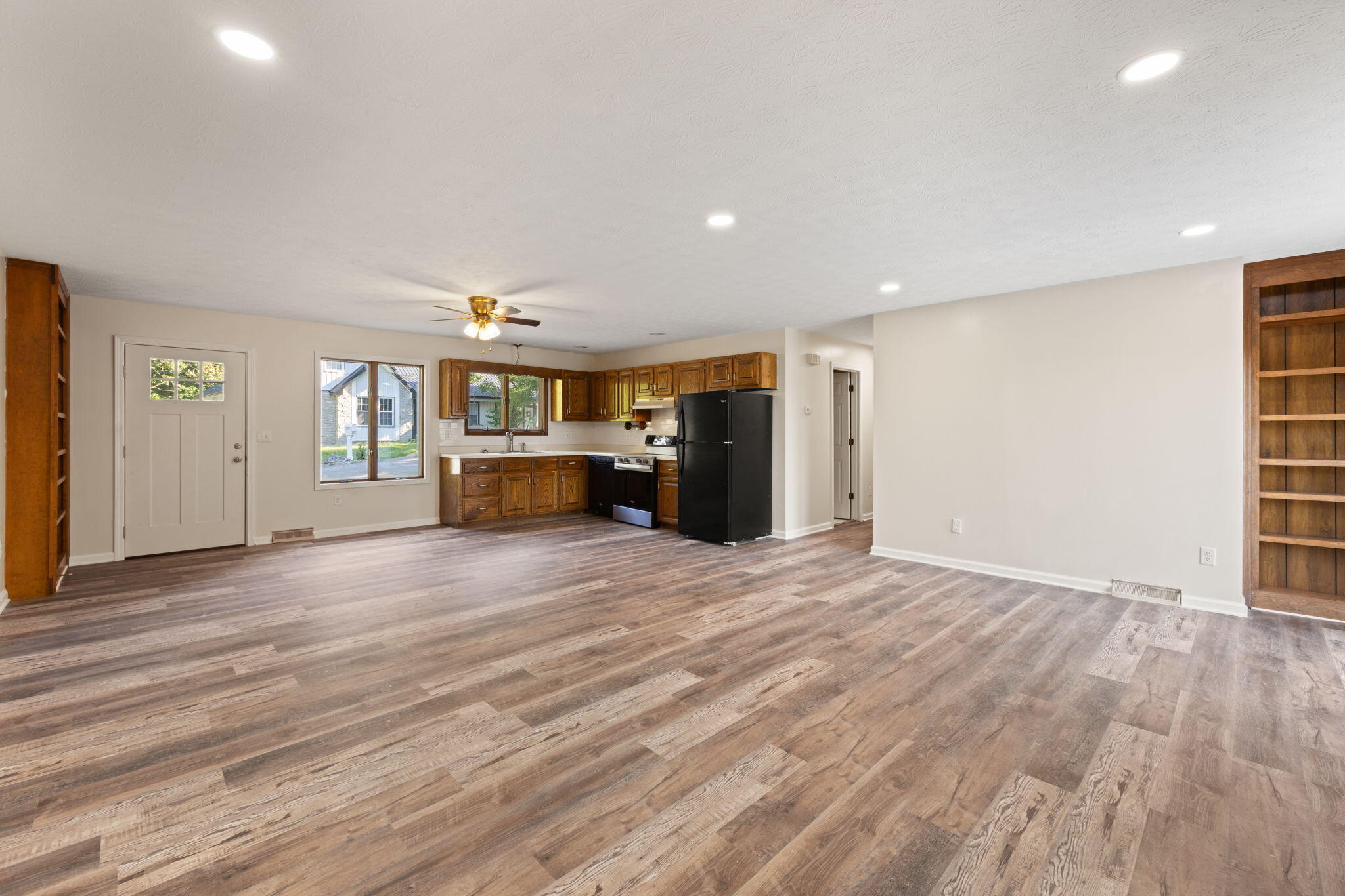 3925 Hickory Hill Drive Property Photo 5