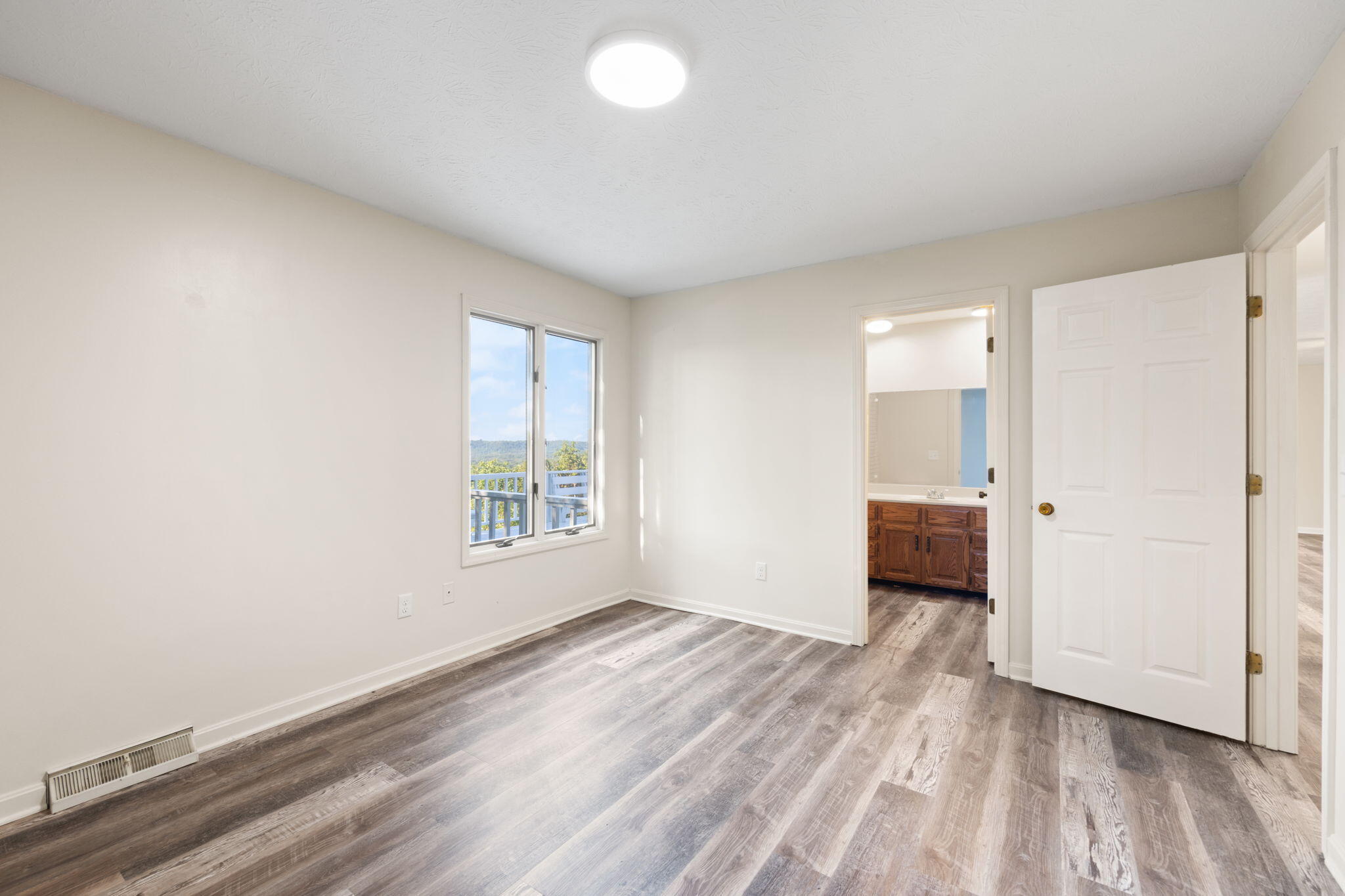 3925 Hickory Hill Drive Property Photo 10