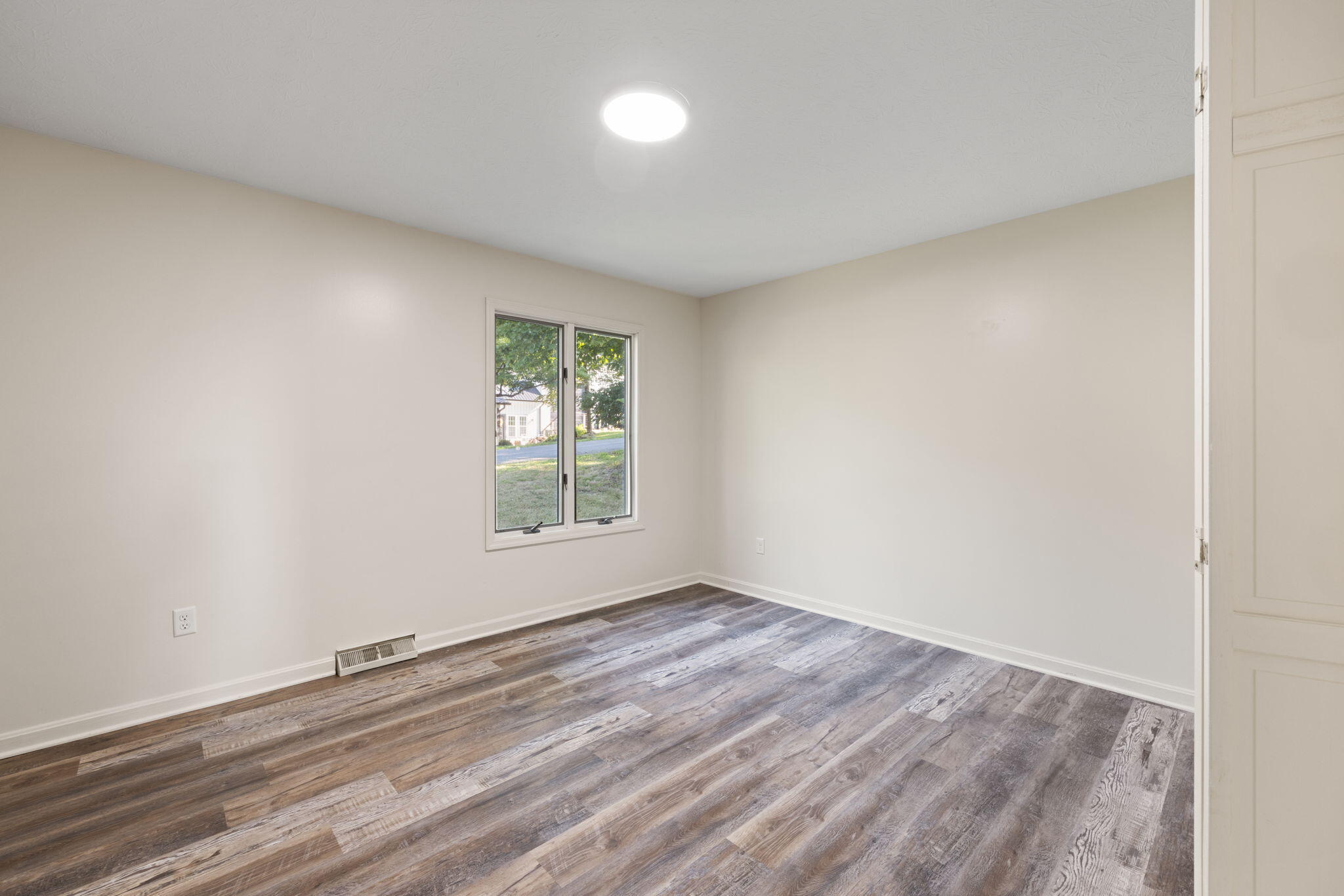 3925 Hickory Hill Drive Property Photo 13