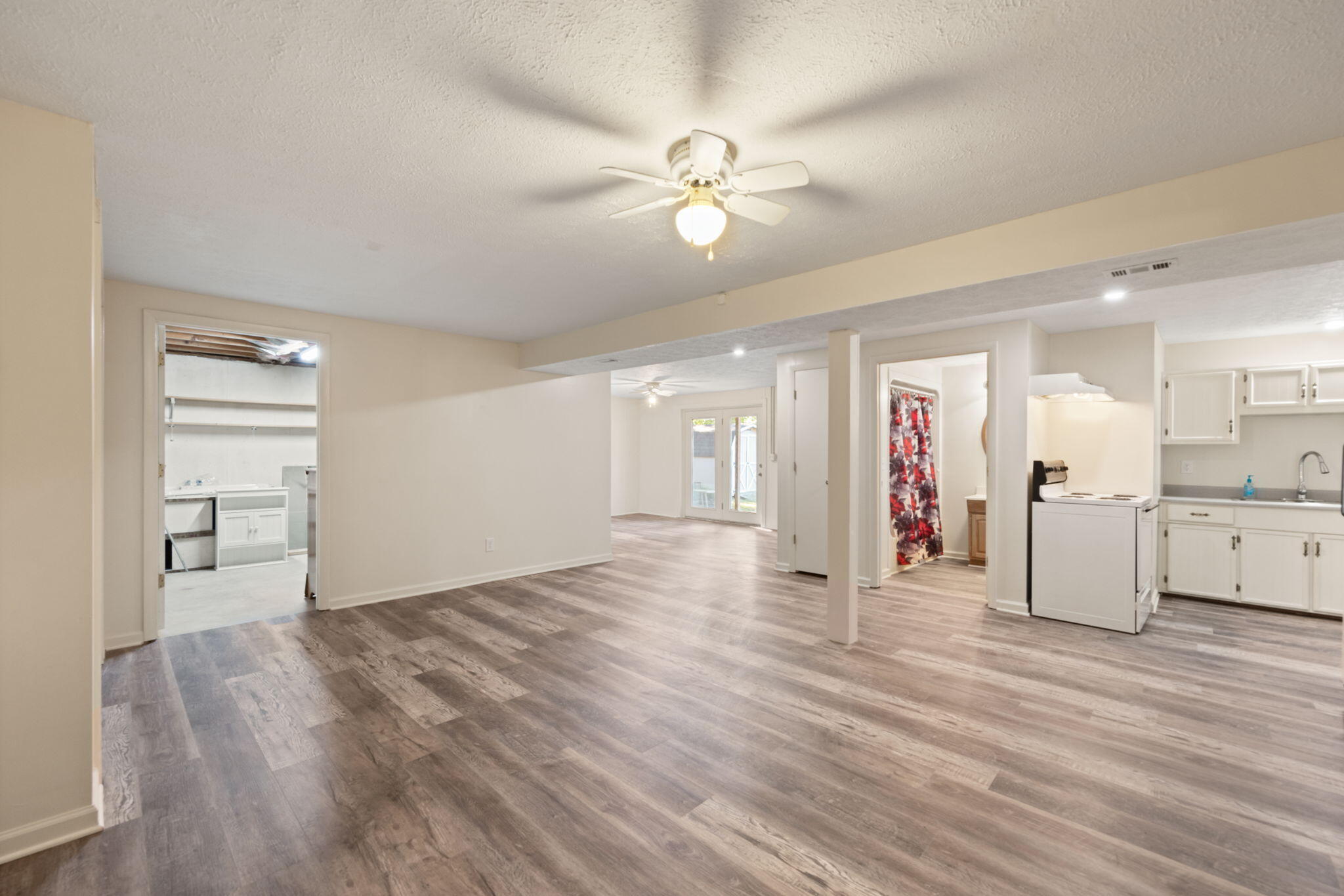 3925 Hickory Hill Drive Property Photo 17