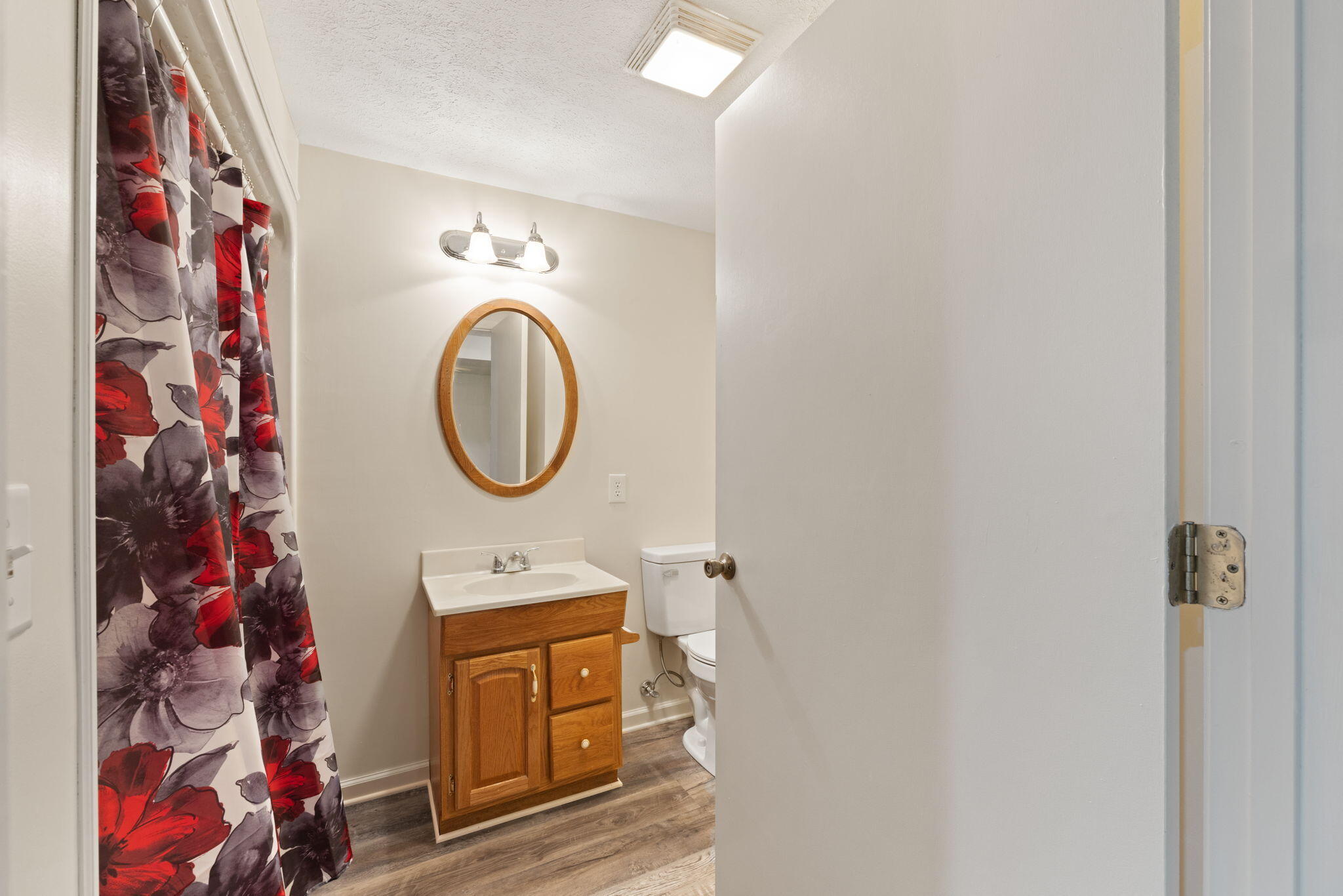 3925 Hickory Hill Drive Property Photo 18