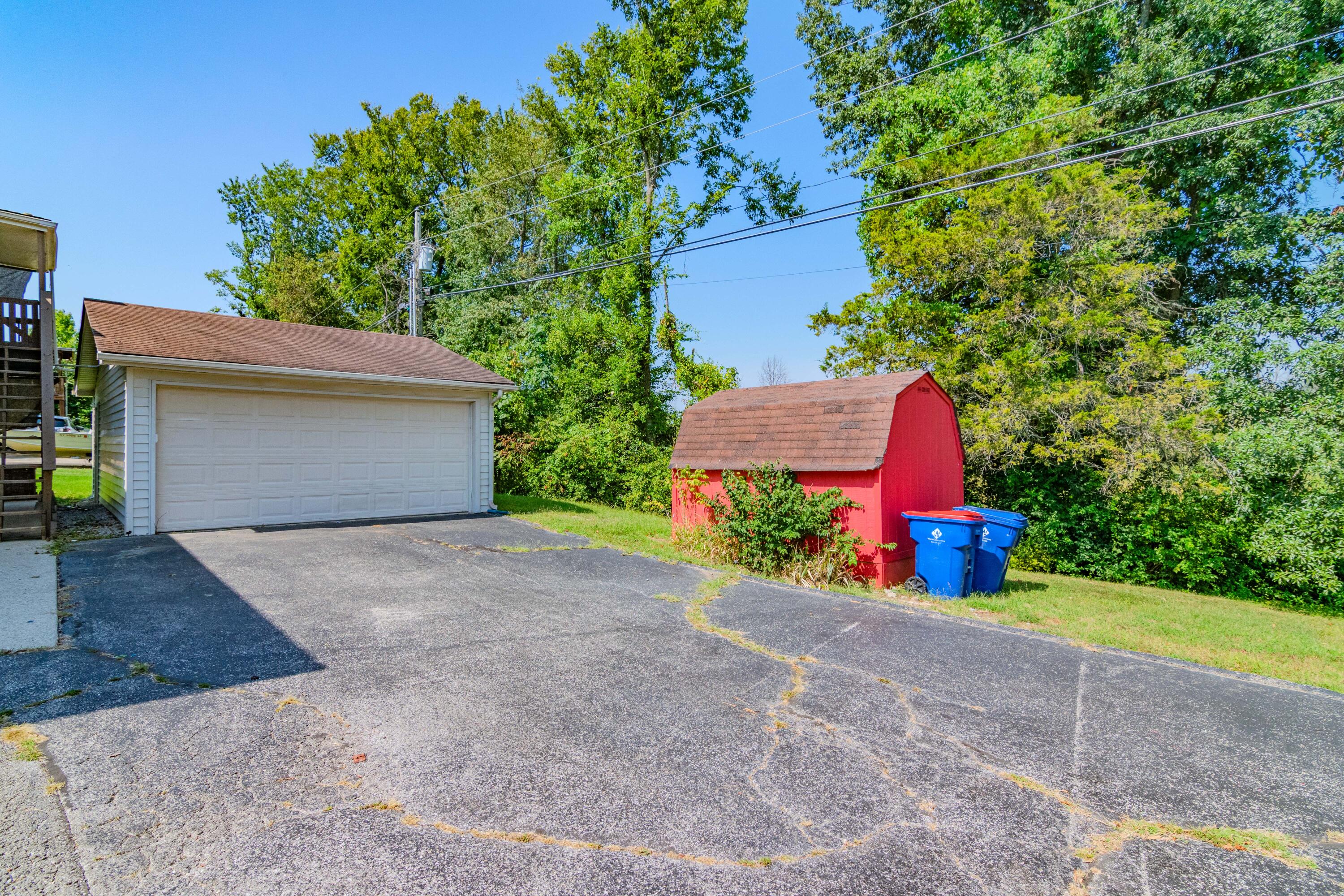 314 Peachtree Drive Property Photo 3