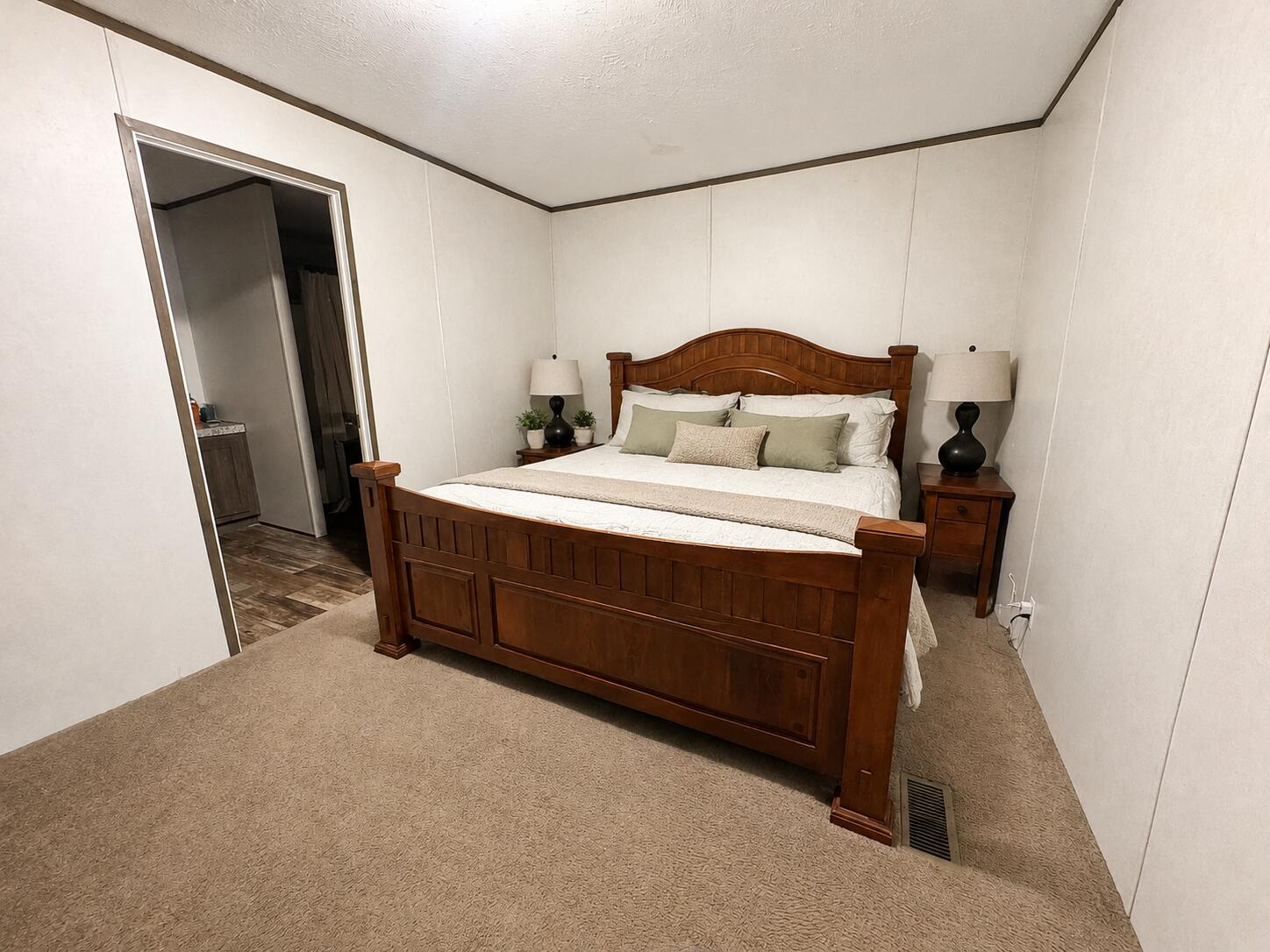 240 Crestview Property Photo 4