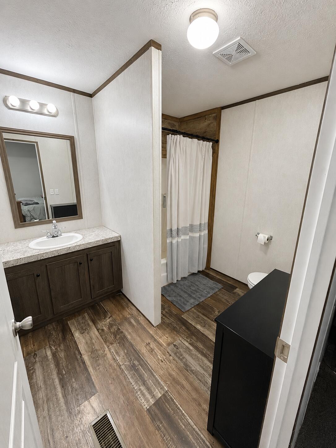240 Crestview Property Photo 5