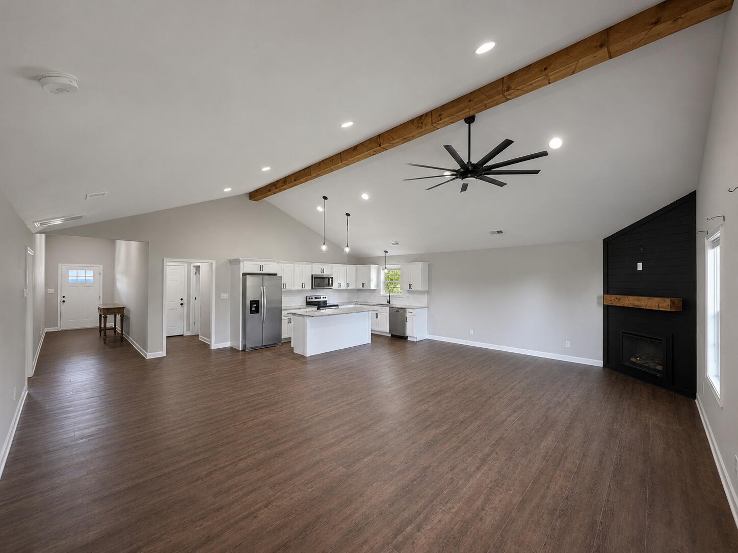 100 Oak Leaf Lane Property Photo 4