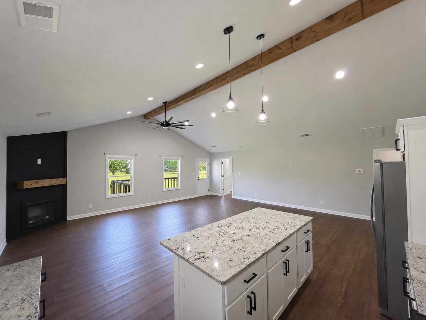 100 Oak Leaf Lane Property Photo 6