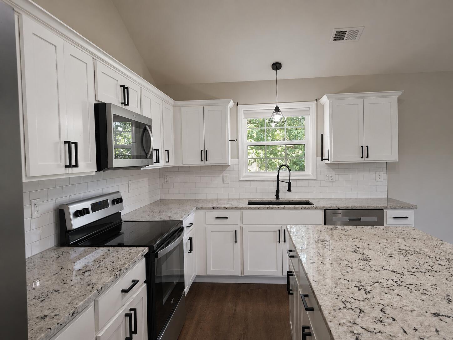 100 Oak Leaf Lane Property Photo 8