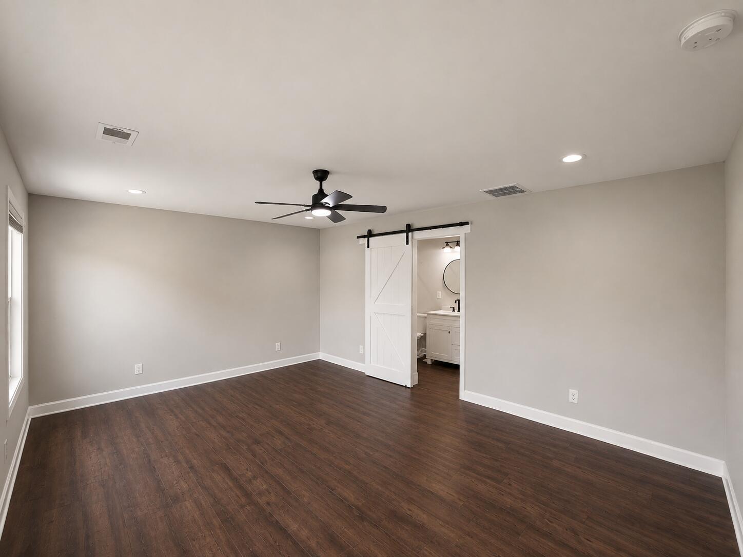 100 Oak Leaf Lane Property Photo 10