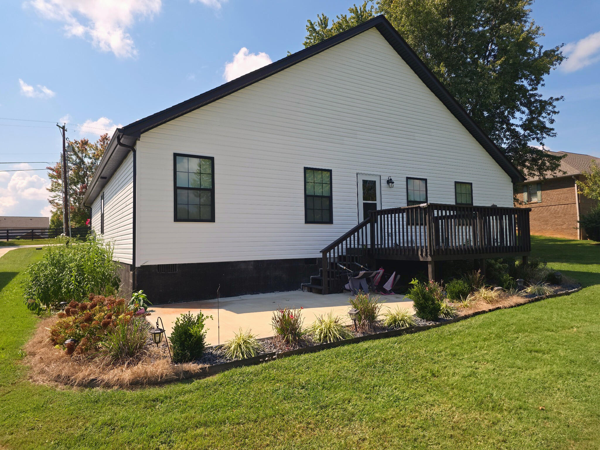 100 Oak Leaf Lane Property Photo 18