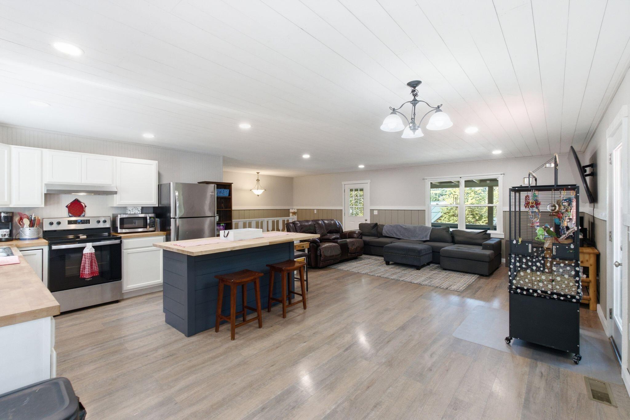 556 Cedar Property Photo 6