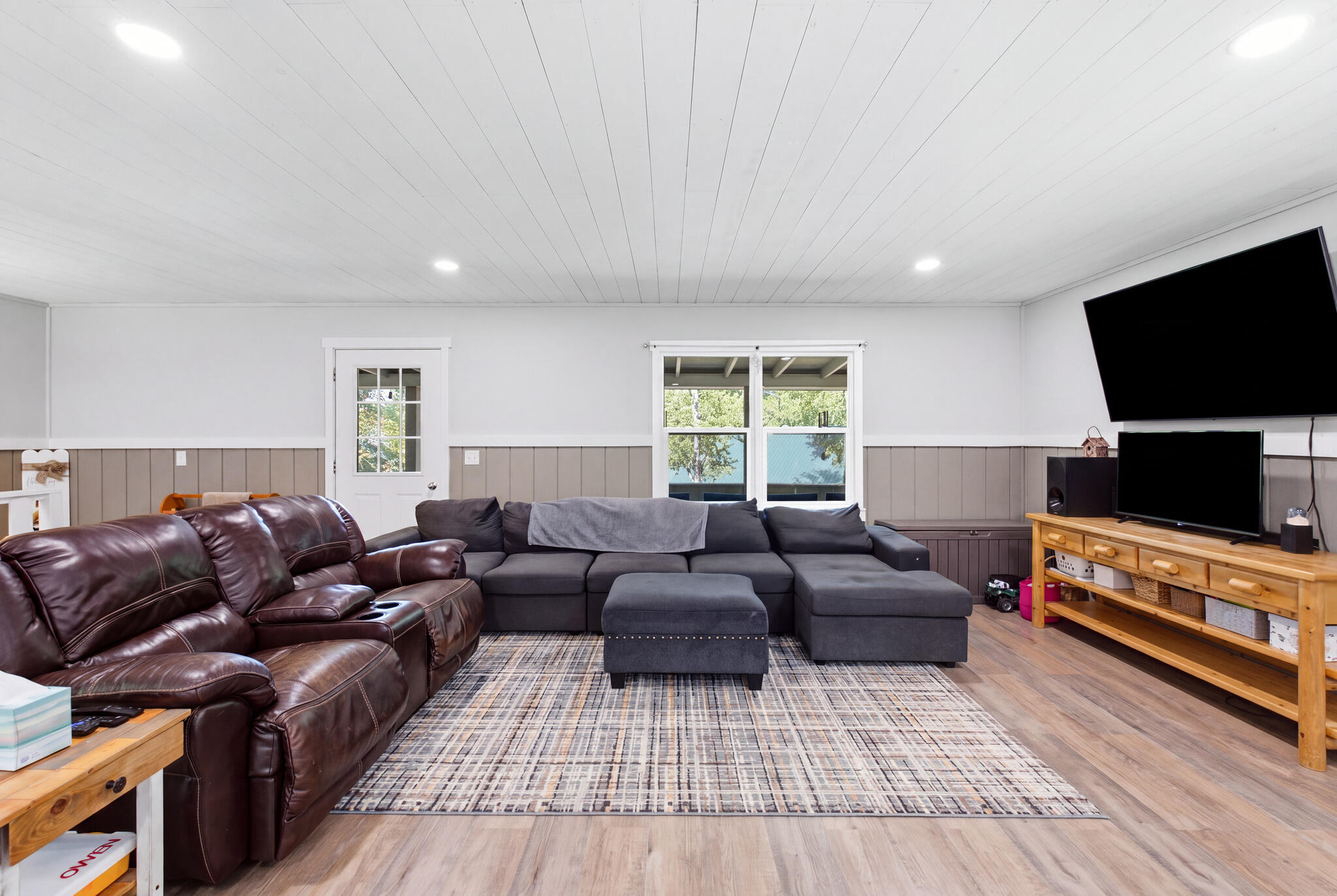 556 Cedar Property Photo 9
