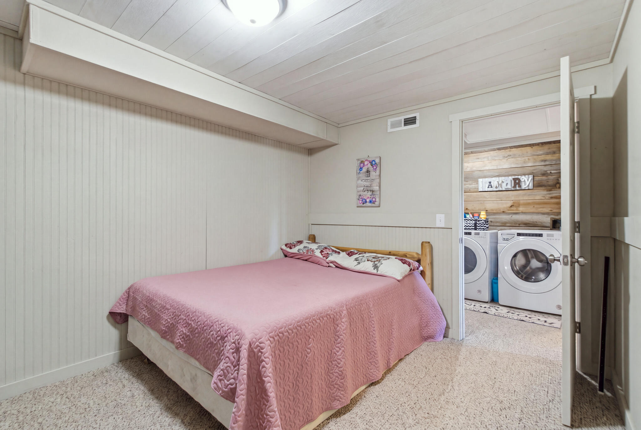 556 Cedar Property Photo 15