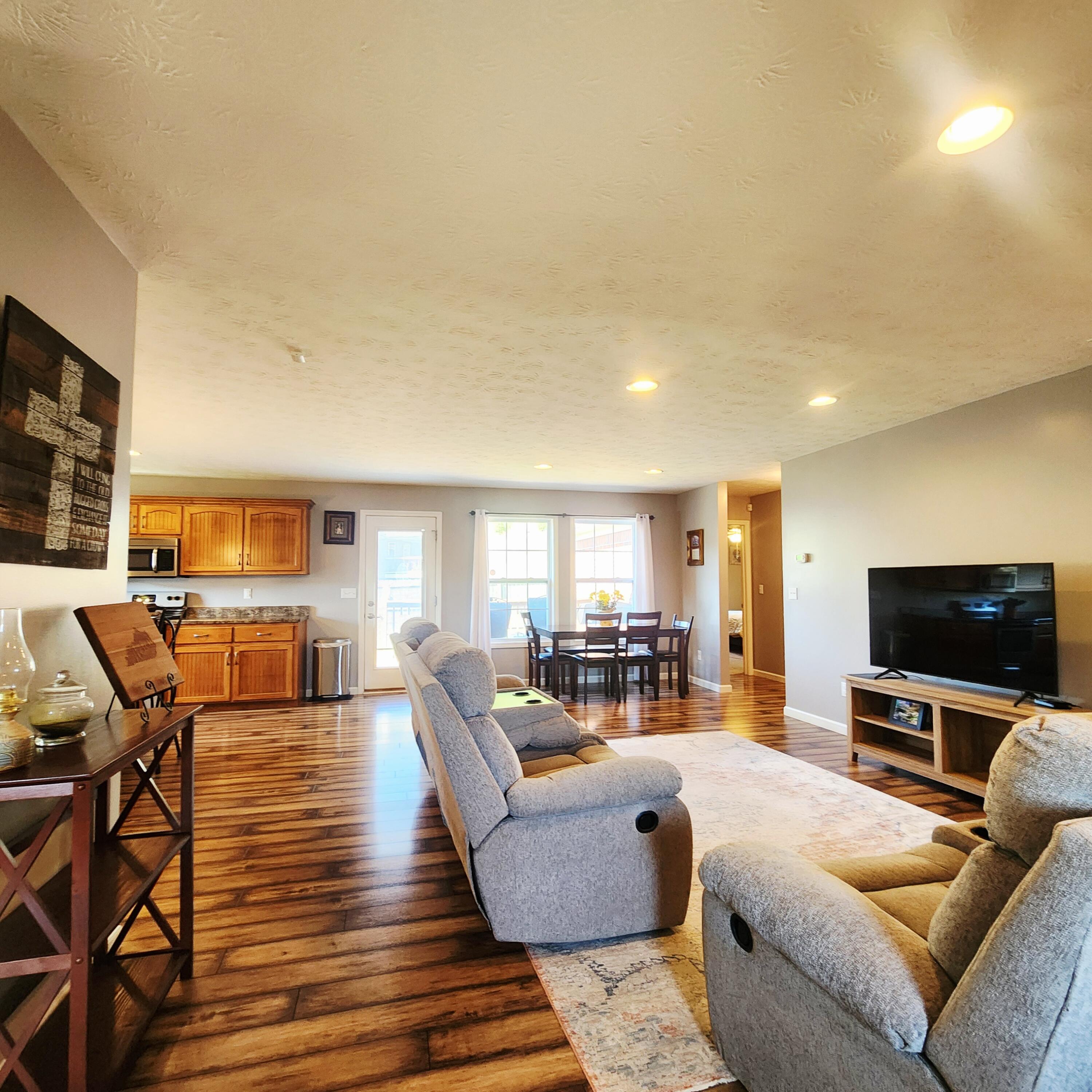 1029 Eagle Point Drive Property Photo 2