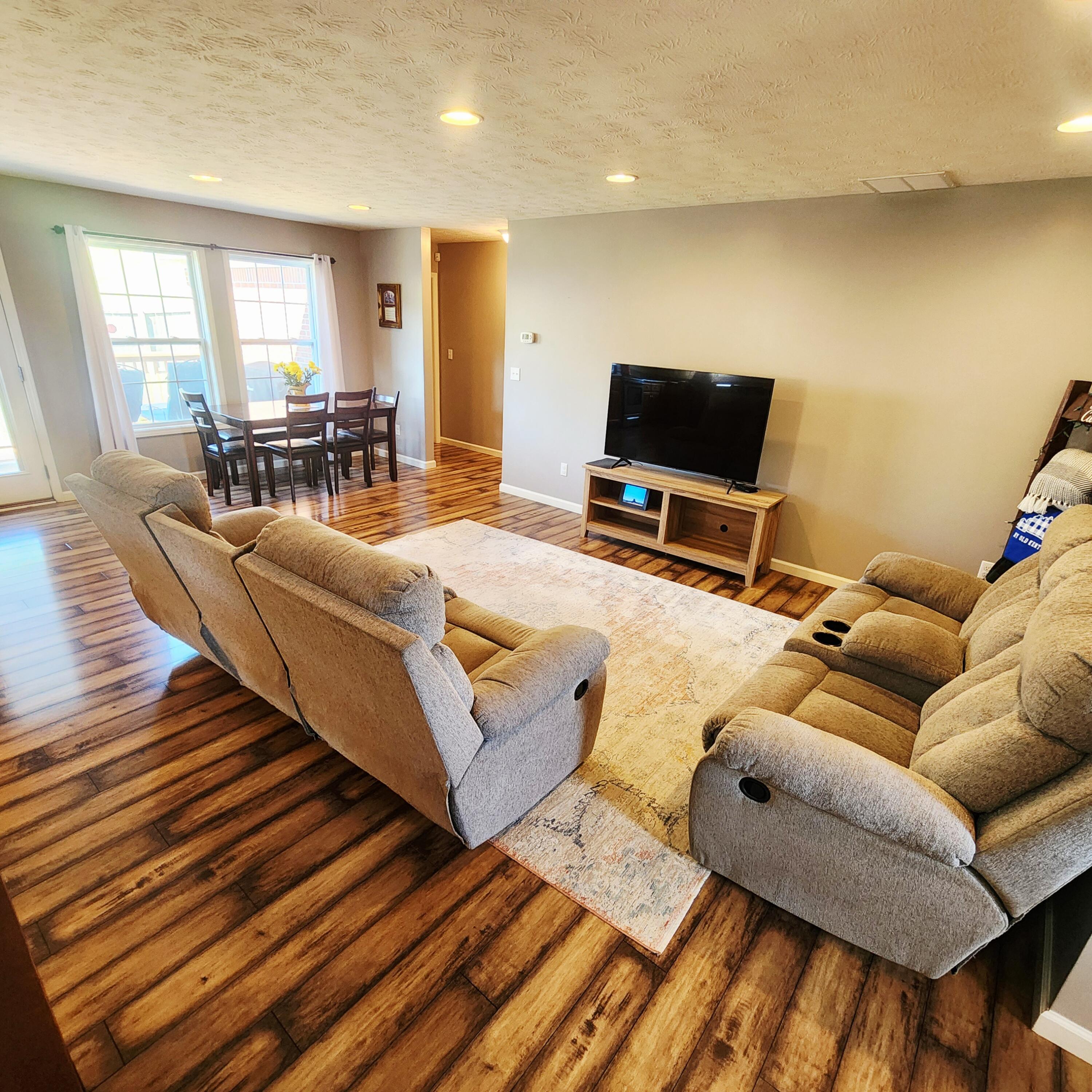 1029 Eagle Point Drive Property Photo 3