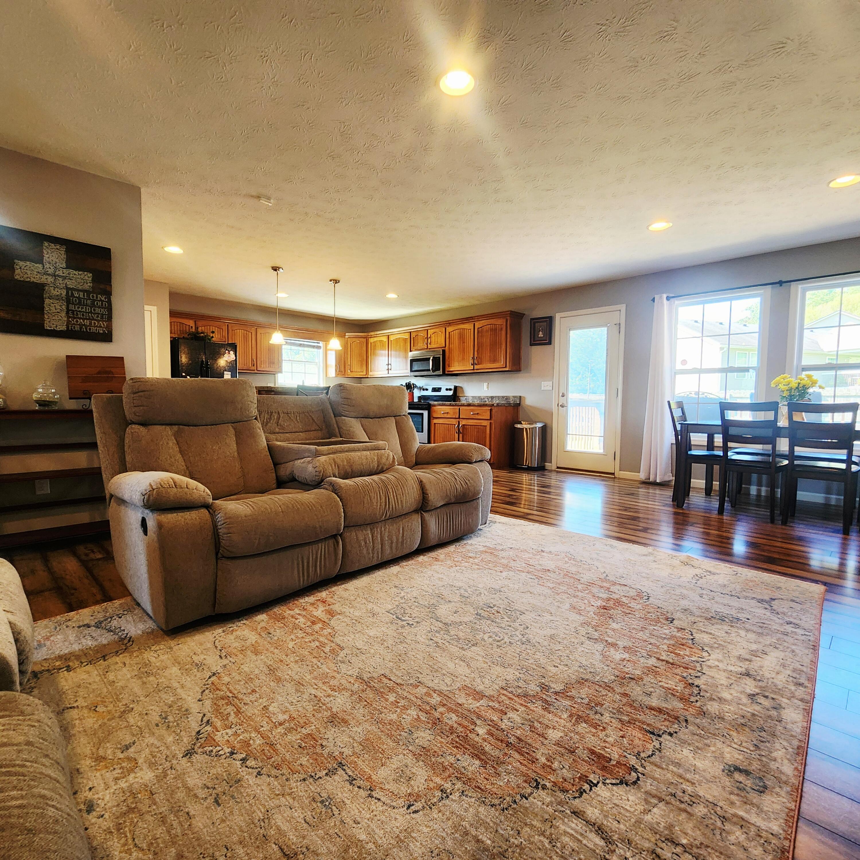 1029 Eagle Point Drive Property Photo 5