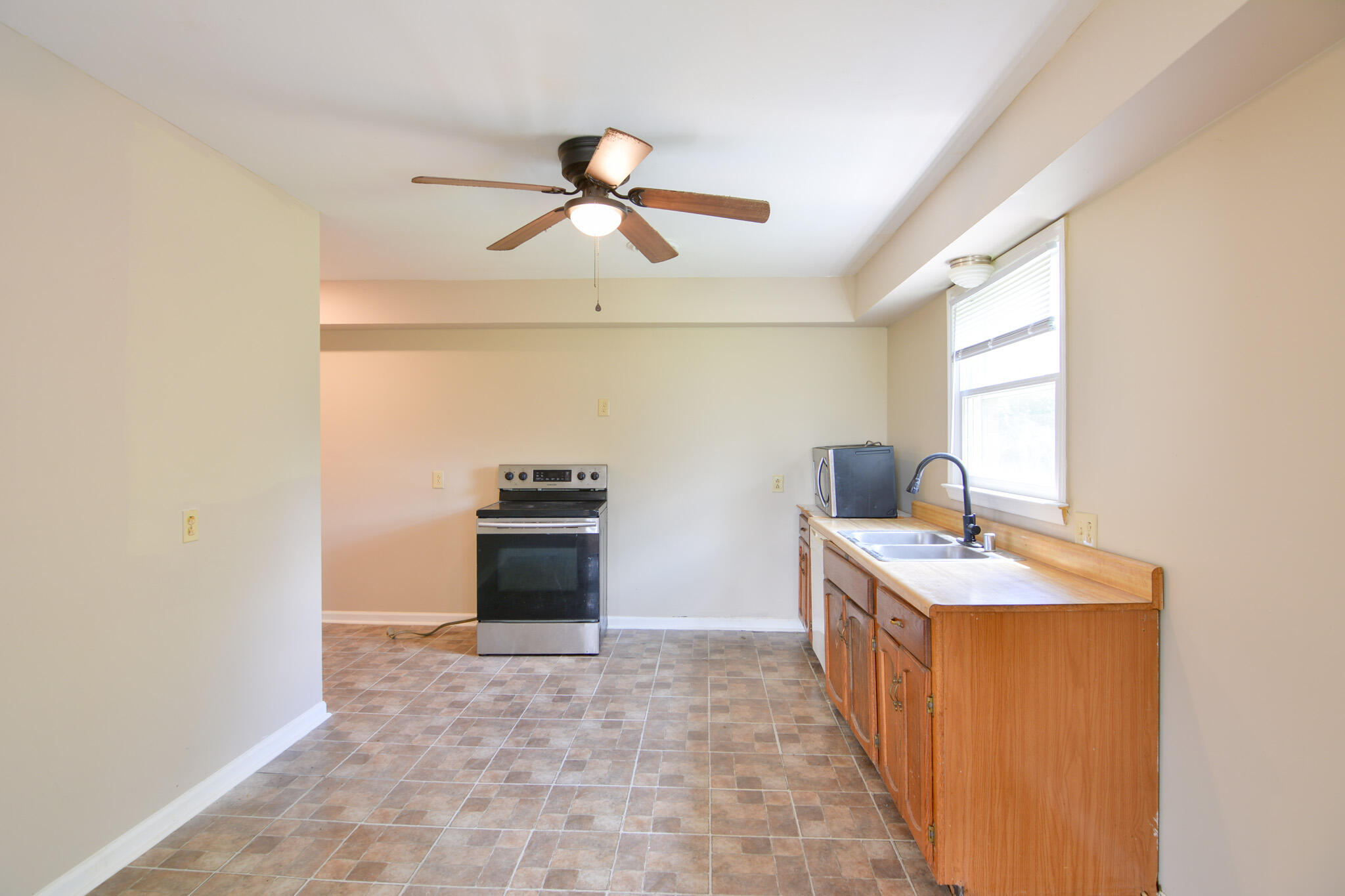 1233 Corman Lane Property Photo 11