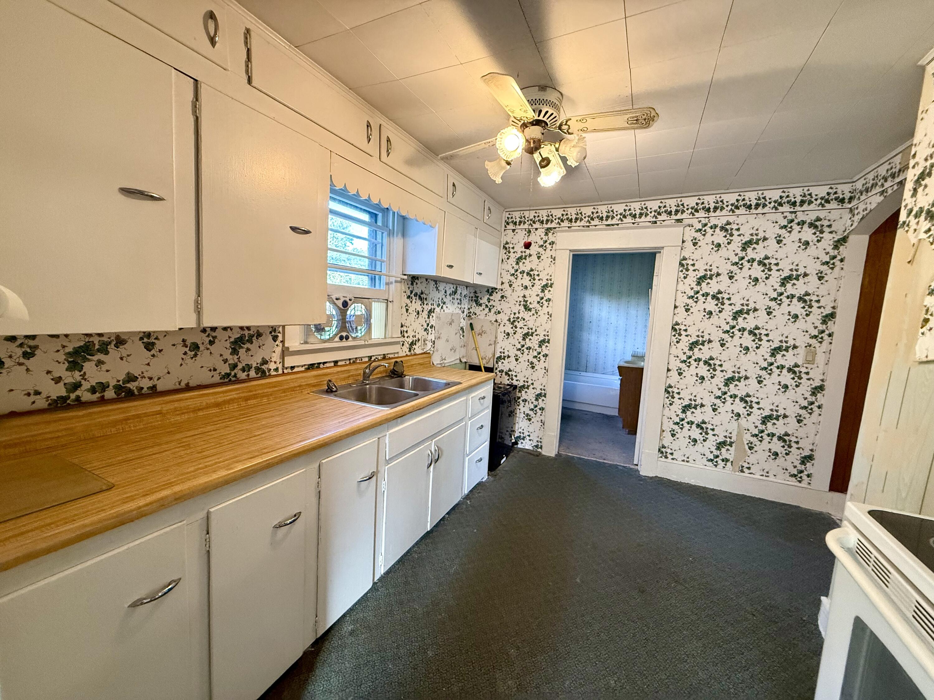318 Crutchfield Street Property Photo 17