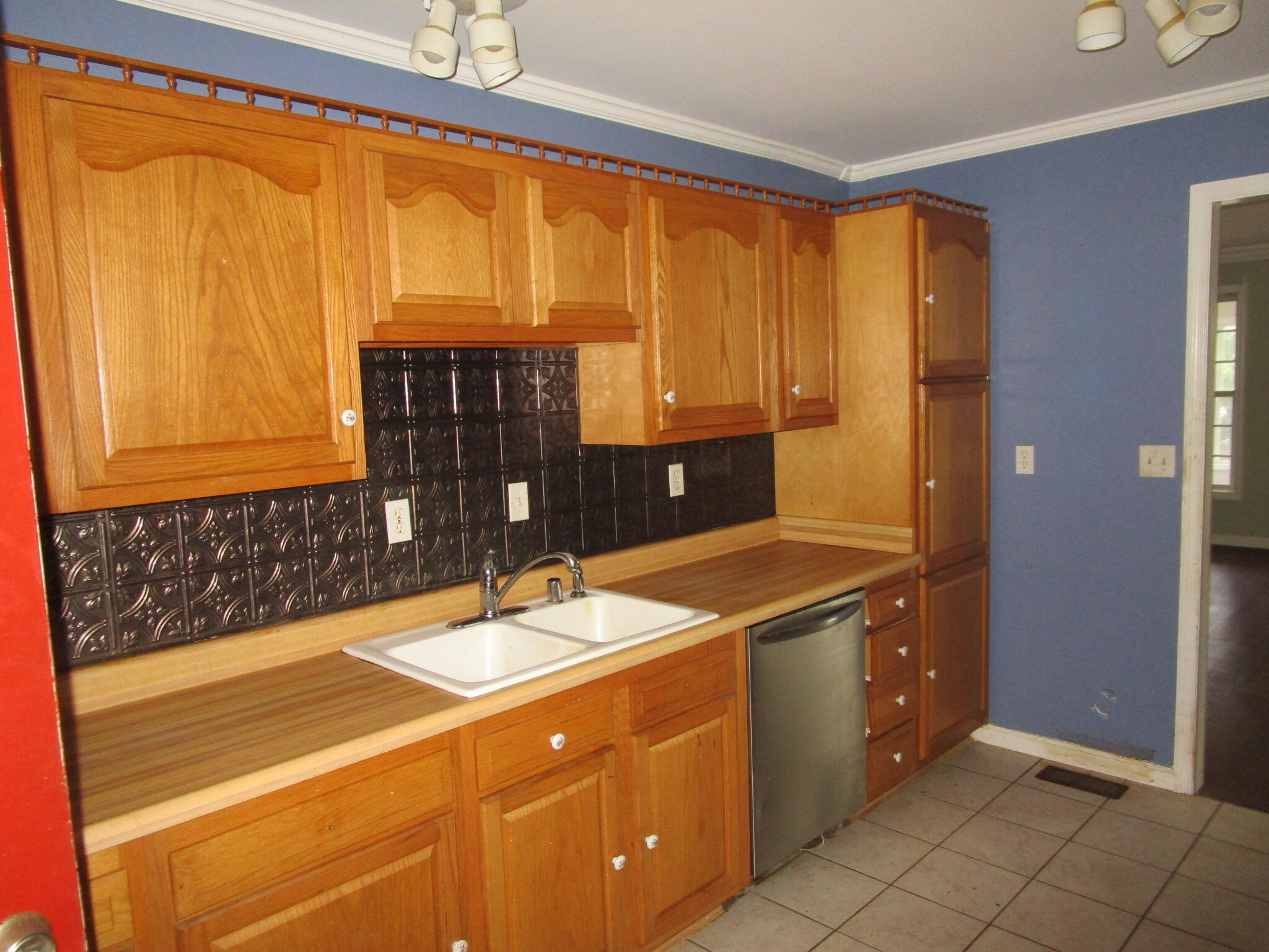 307 Cardinal Court Property Photo 6