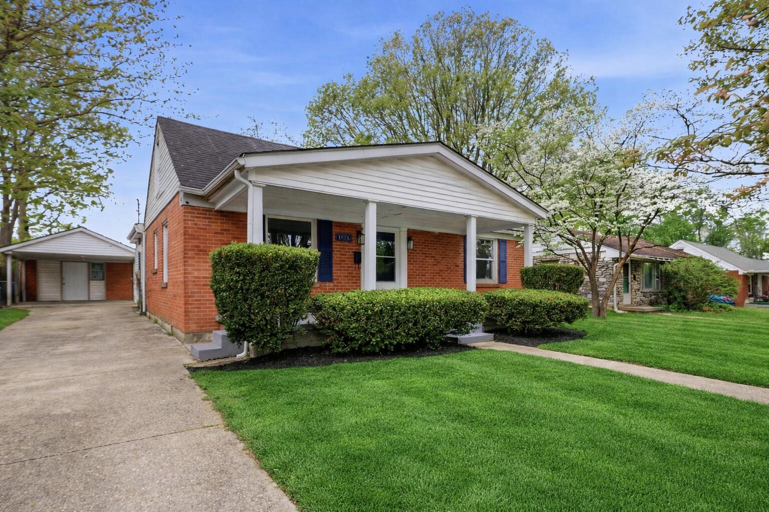 636 Stratford Drive Property Photo 3