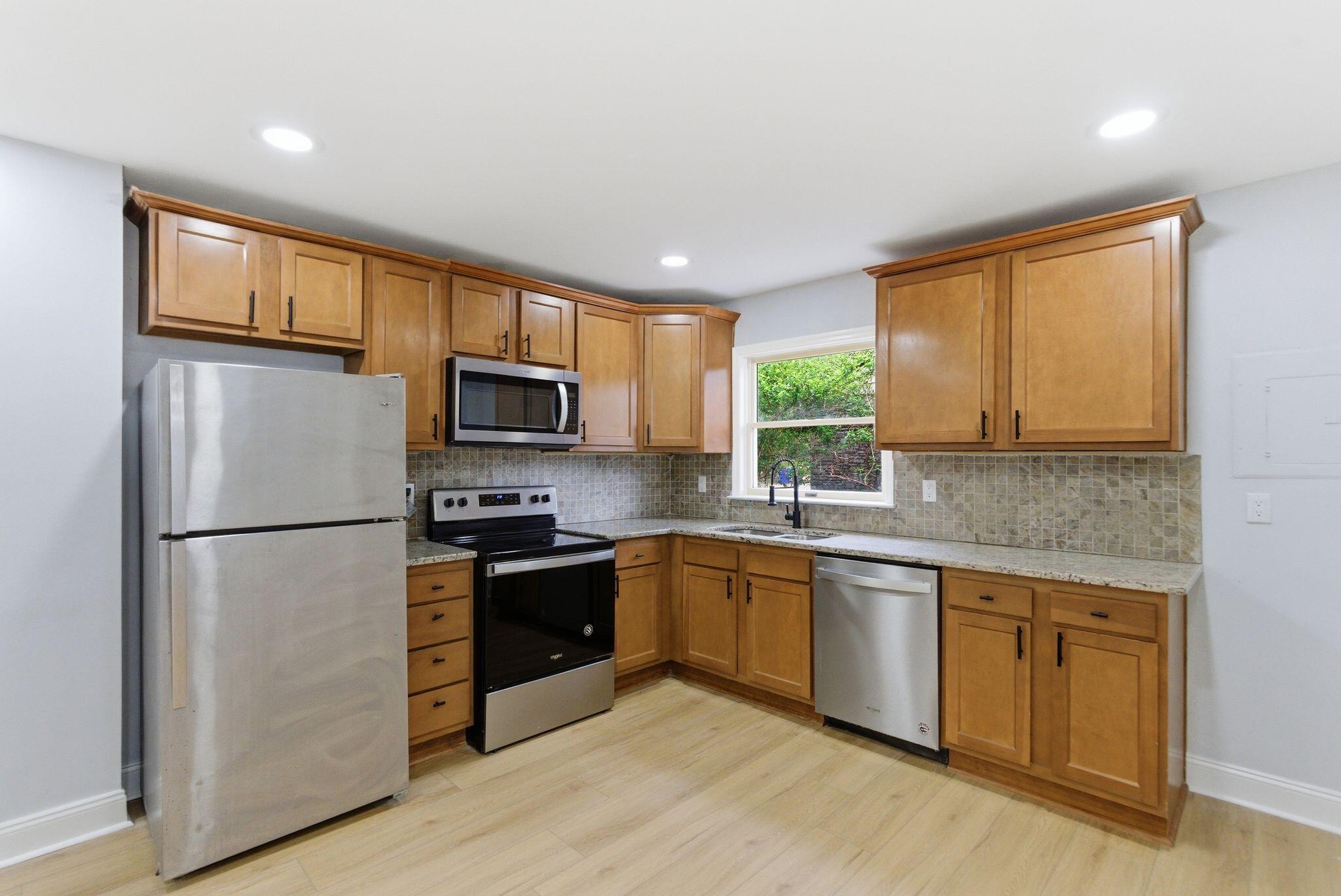 636 Stratford Drive Property Photo 8