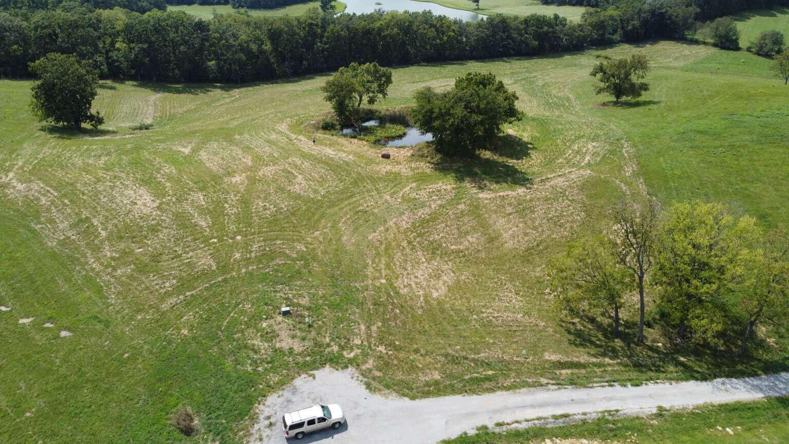 642 Creekside Farm Drive Property Photo 6