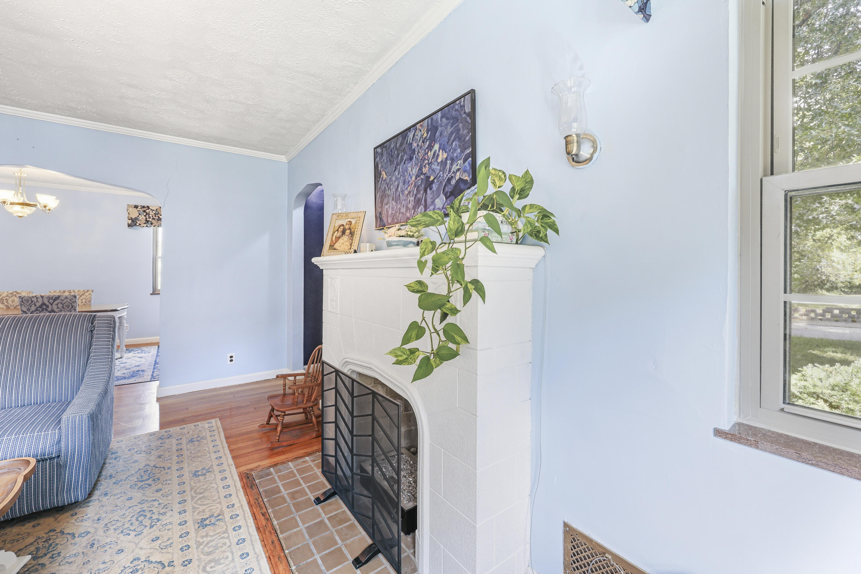 525 E Pike Street Property Photo 9