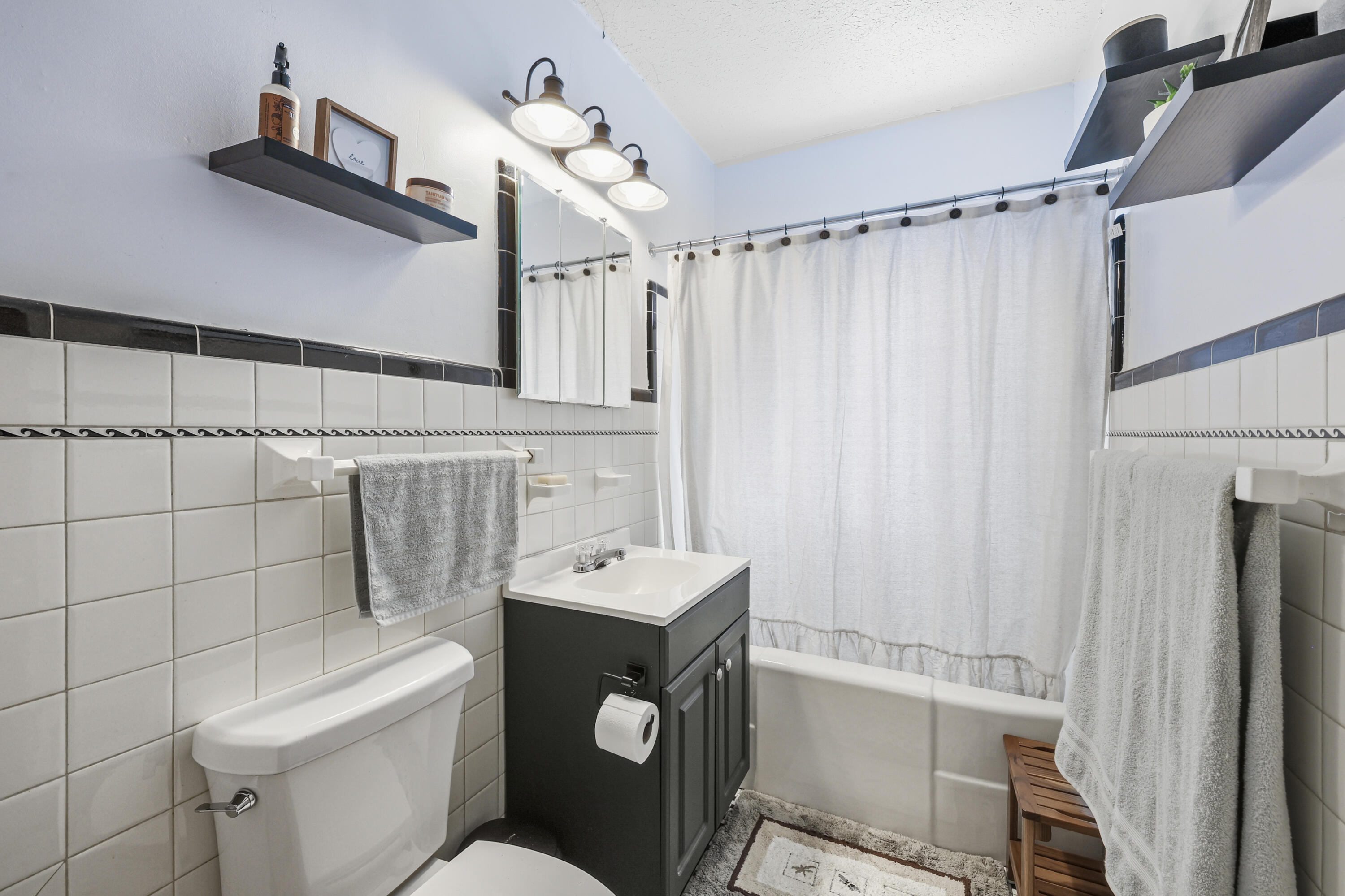 525 E Pike Street Property Photo 21
