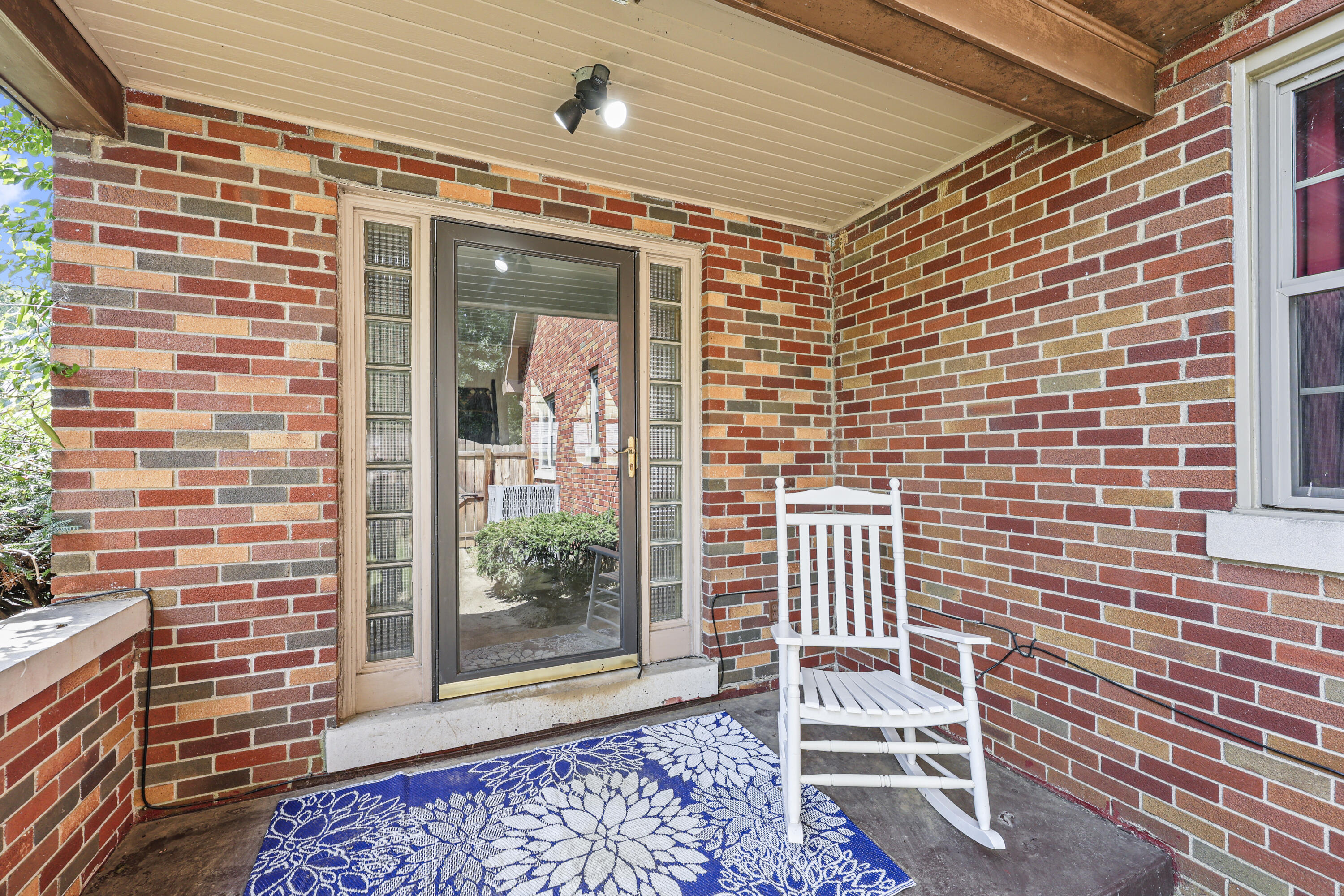 525 E Pike Street Property Photo 29