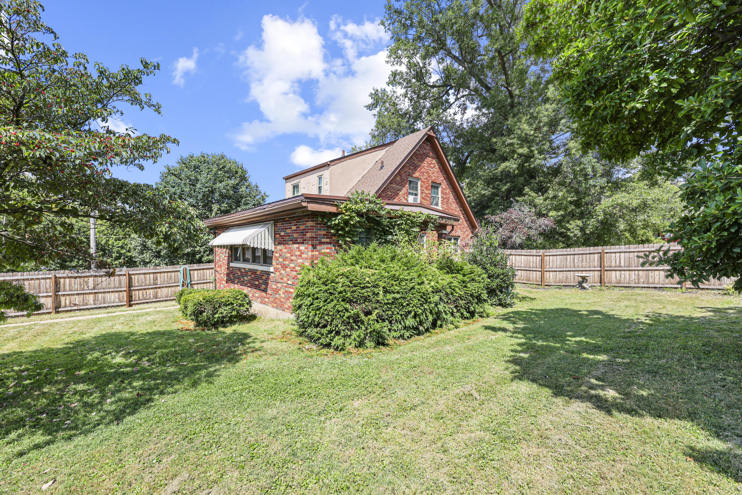 525 E Pike Street Property Photo 55