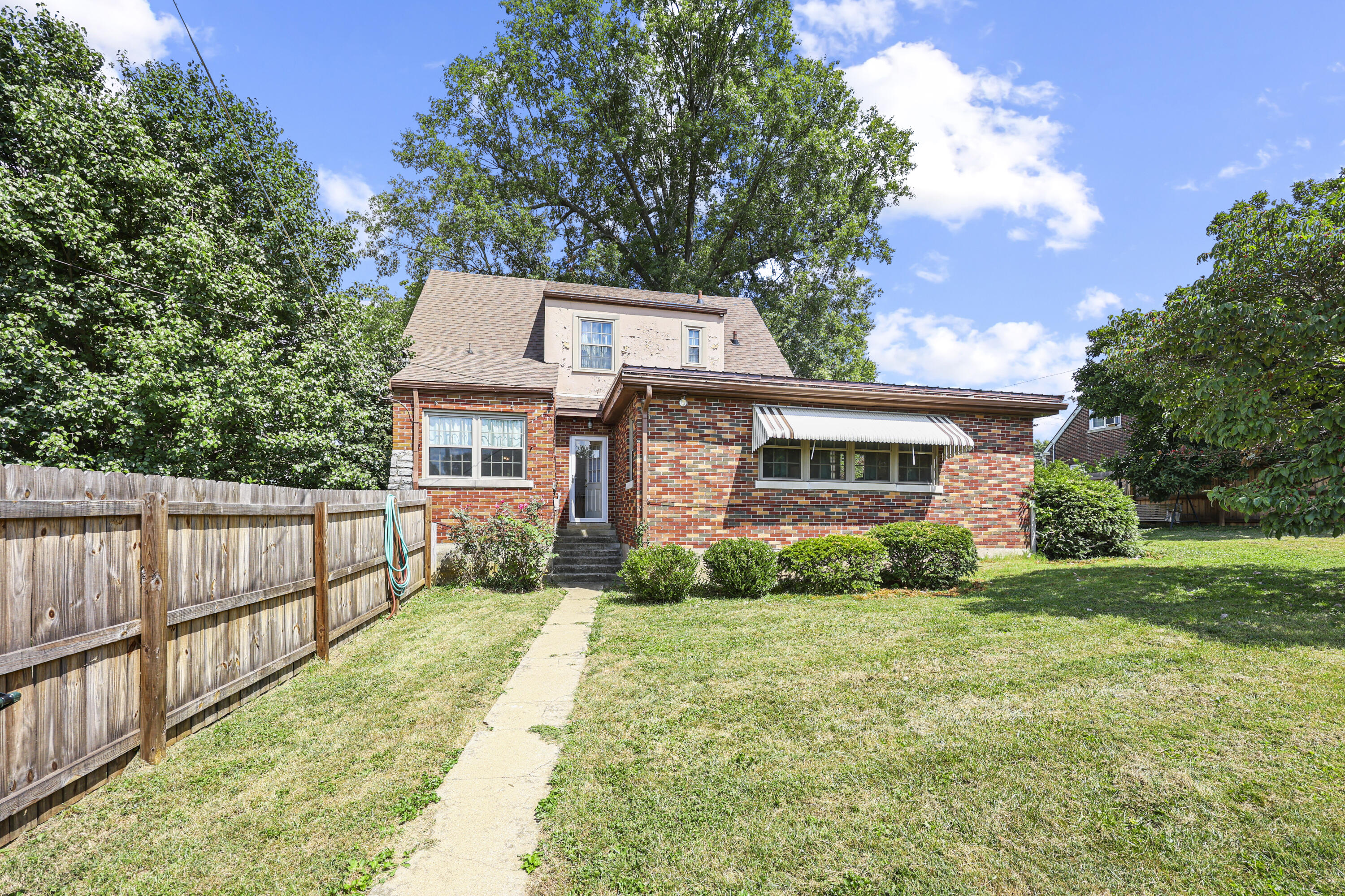 525 E Pike Street Property Photo 58