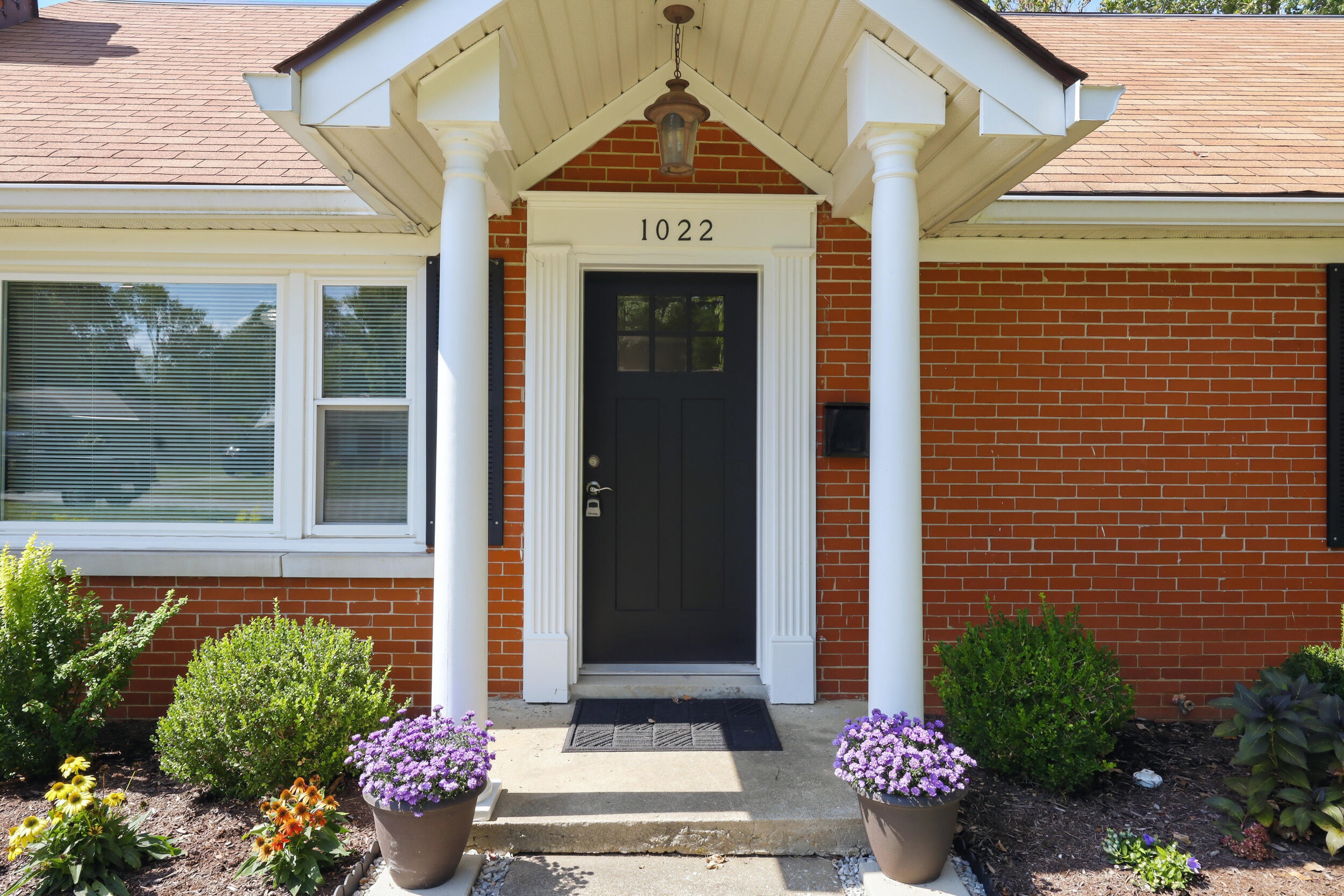 1022 Della Drive Property Photo 3