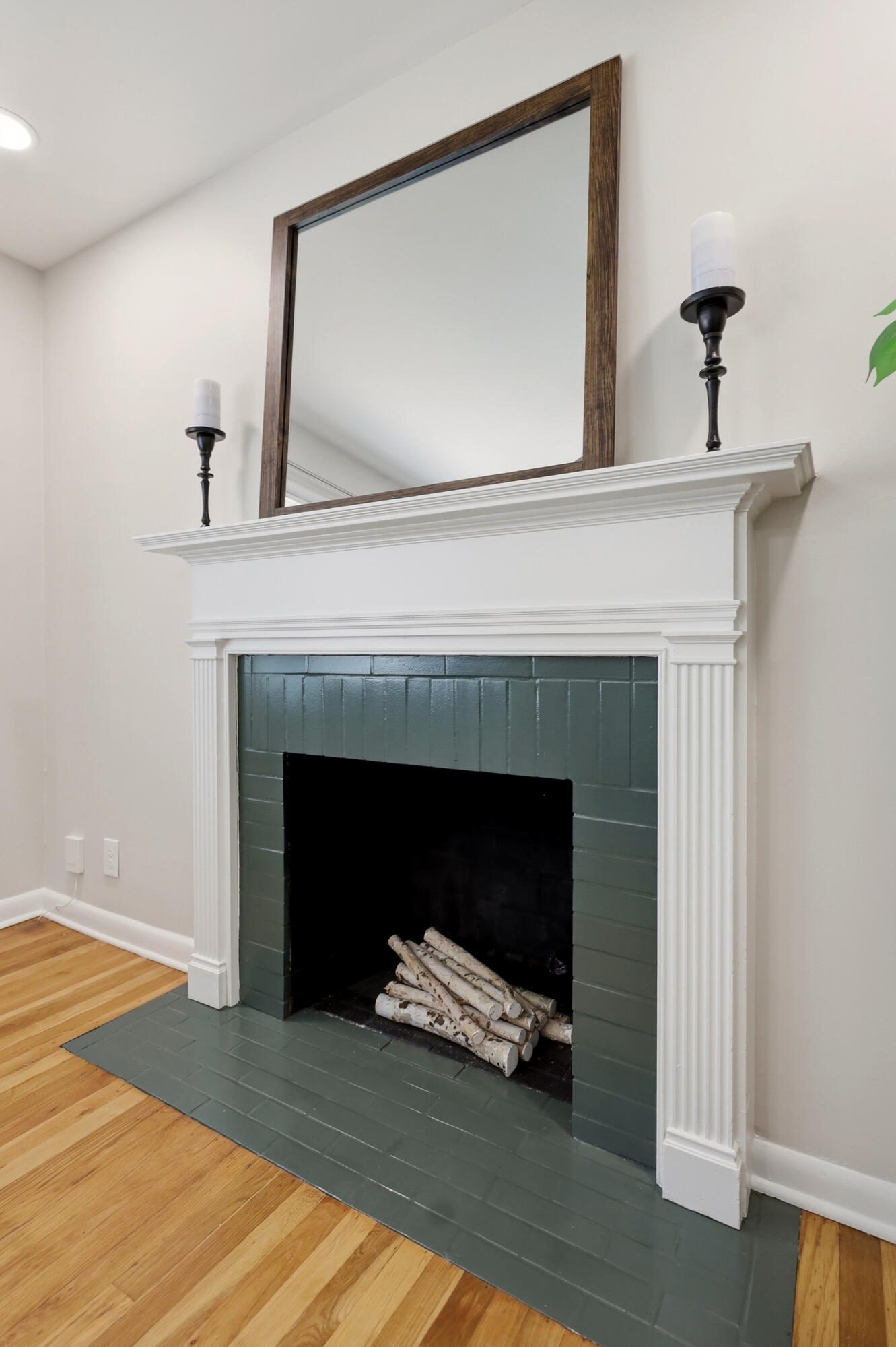 1022 Della Drive Property Photo 7