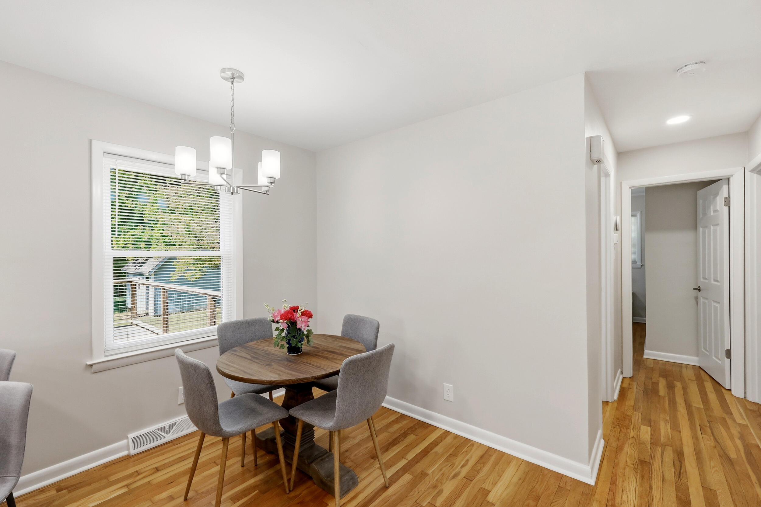 1022 Della Drive Property Photo 9