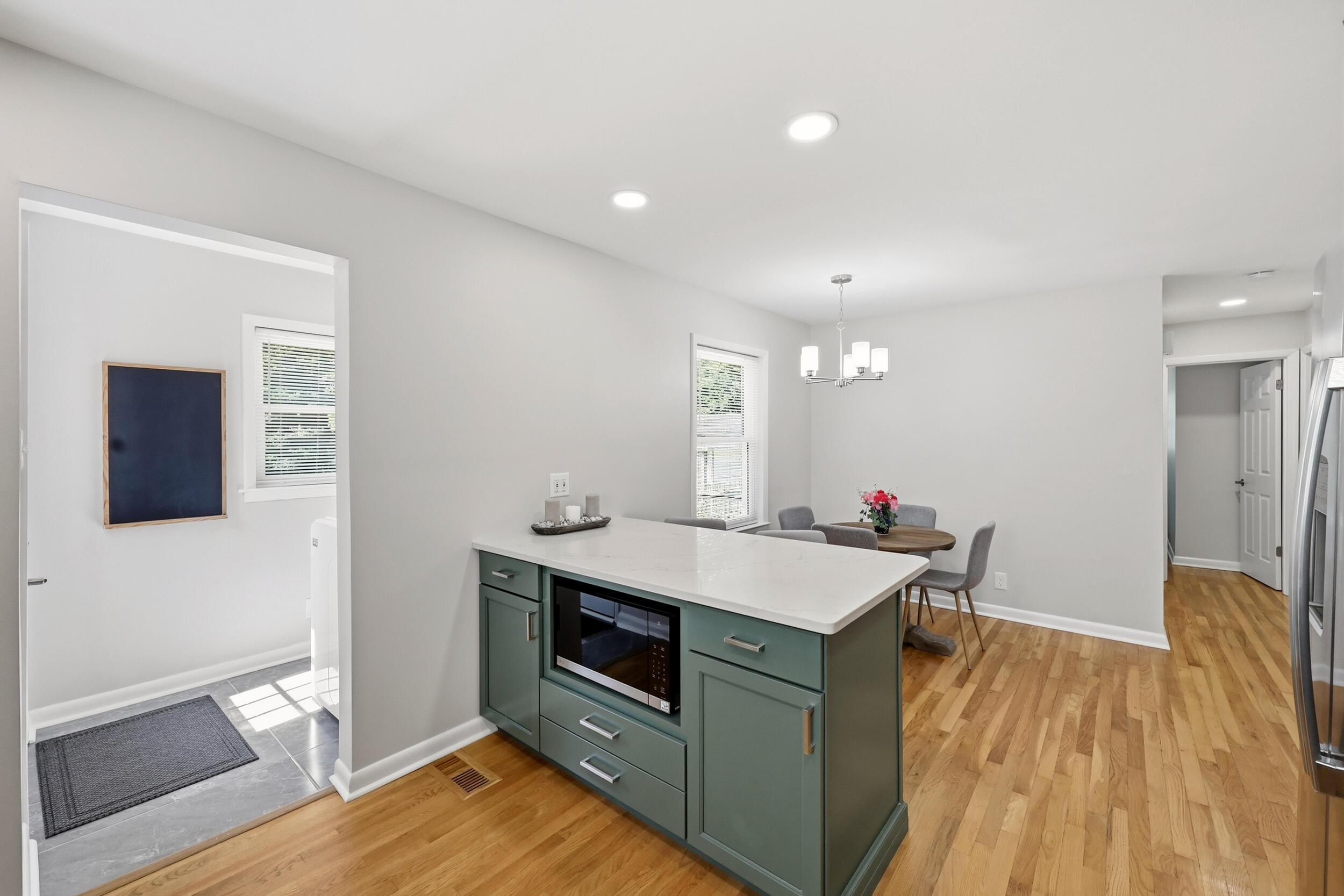 1022 Della Drive Property Photo 12