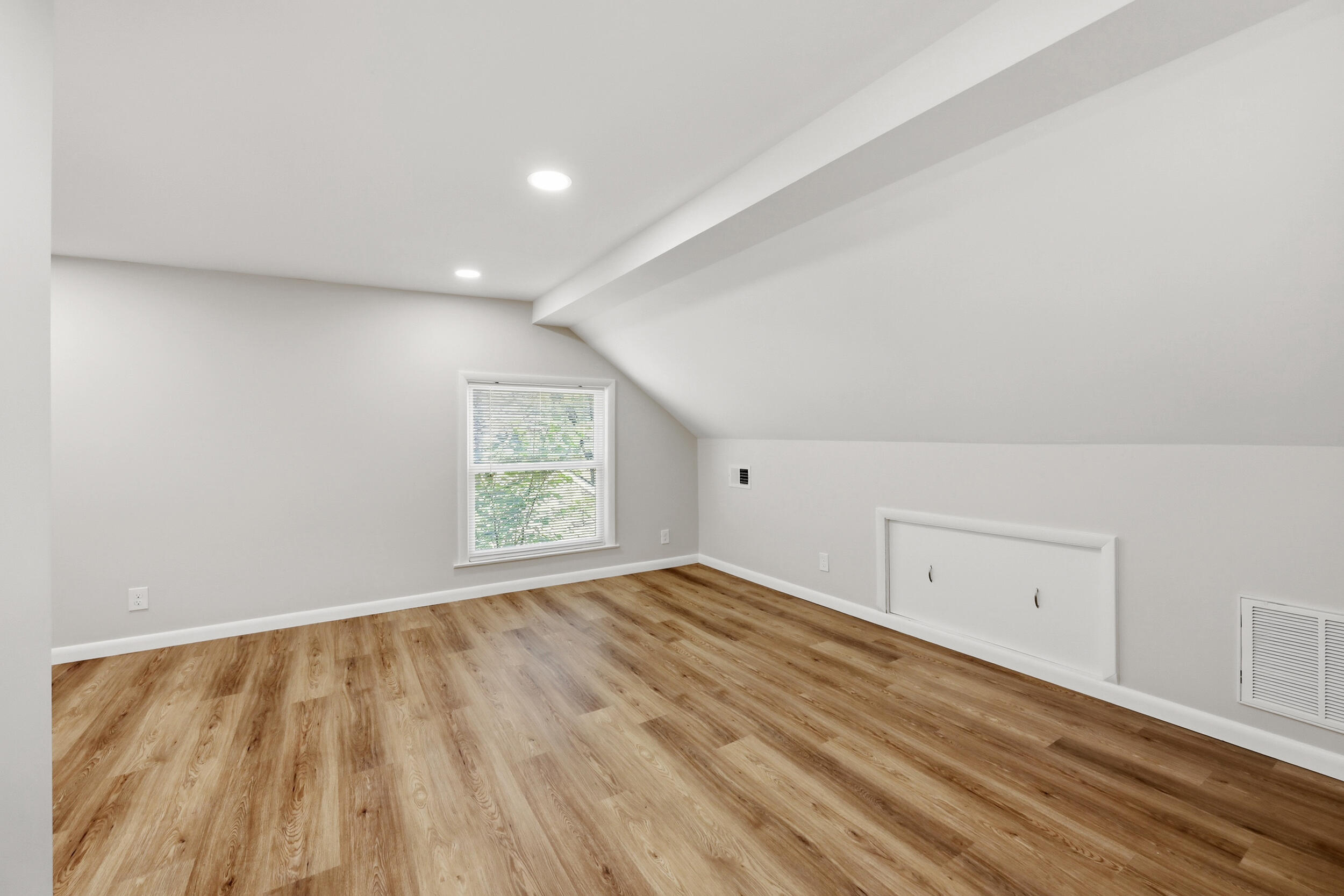 1022 Della Drive Property Photo 25