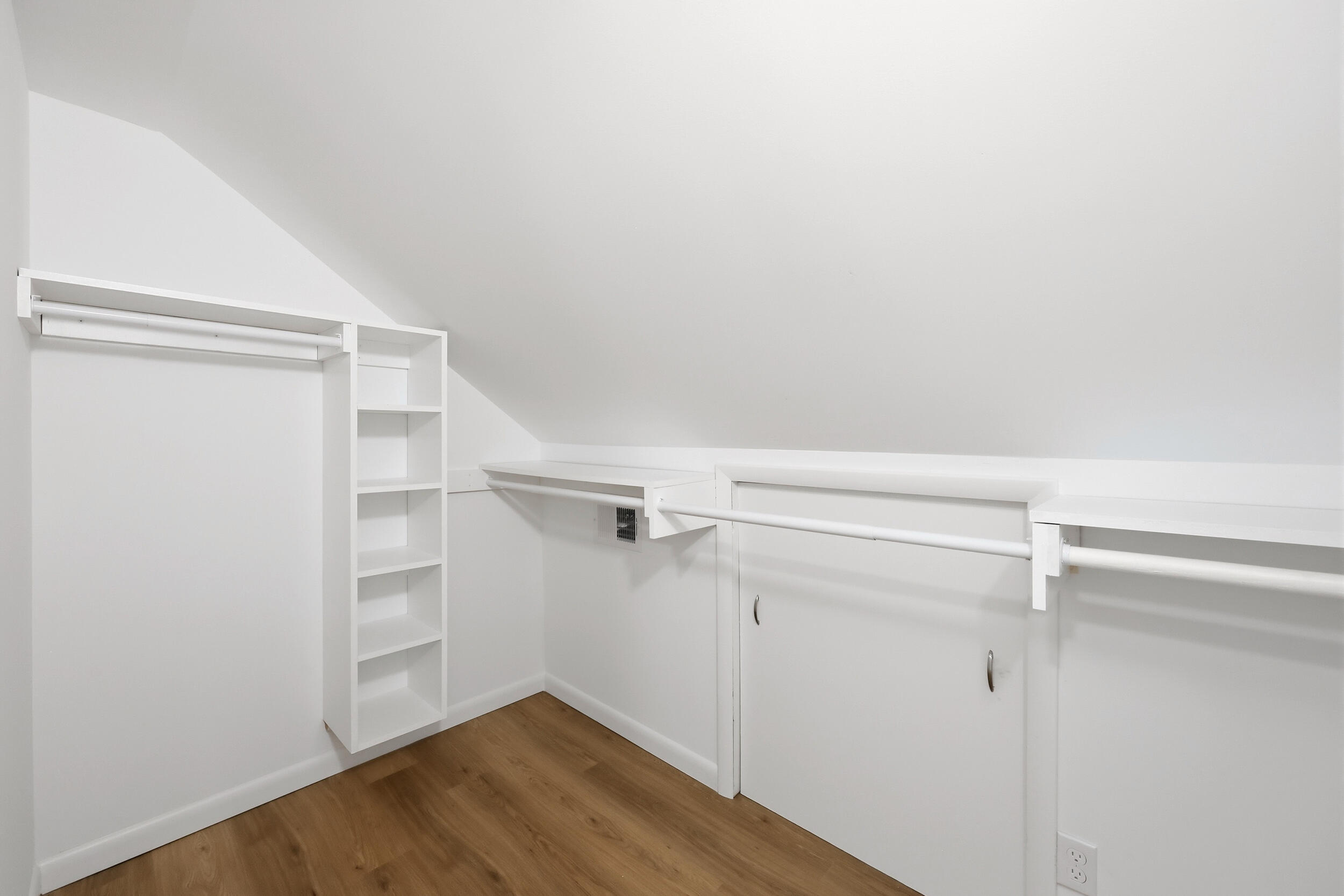 1022 Della Drive Property Photo 32