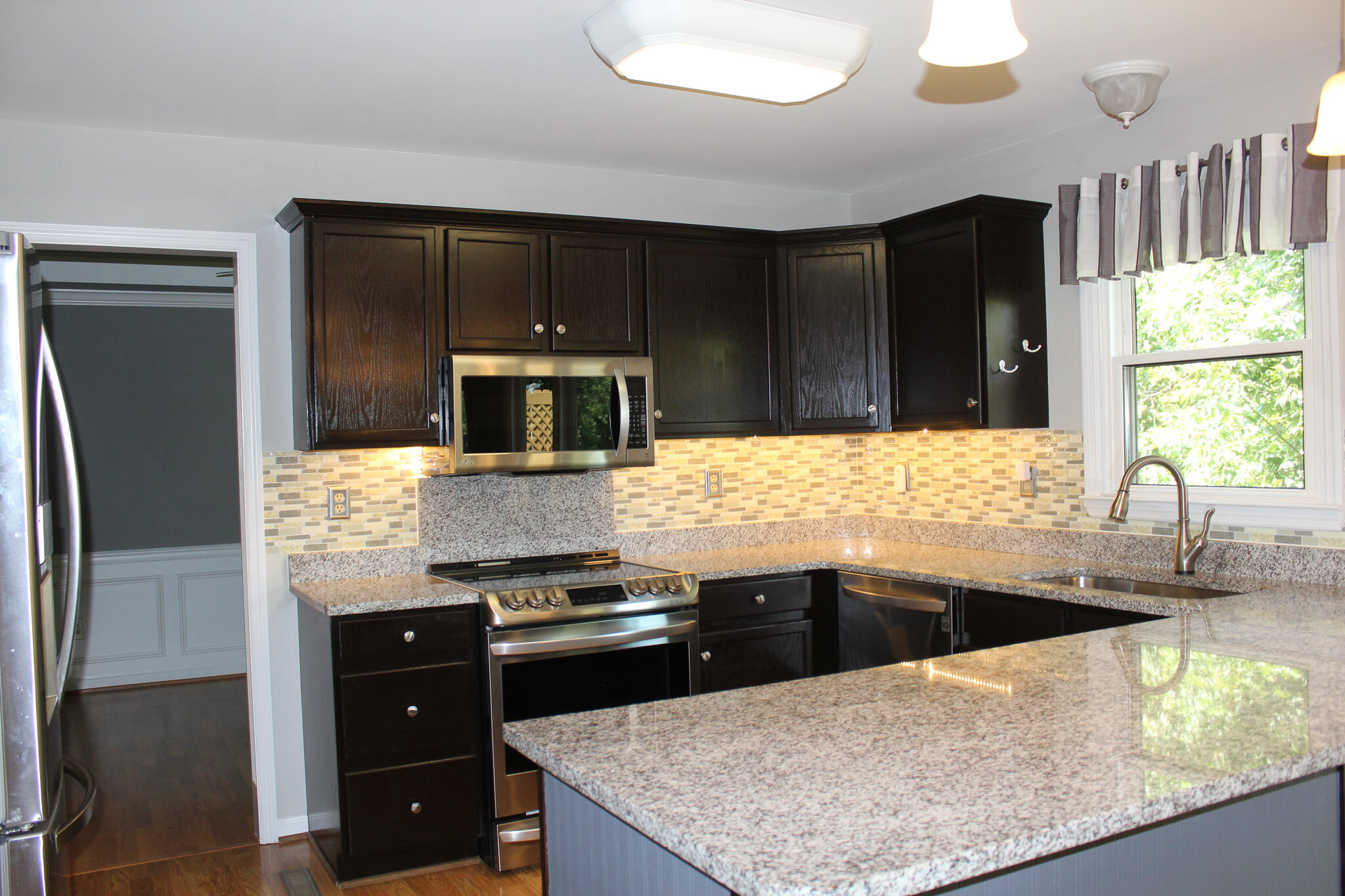 3873 Barnard Drive Property Photo 4