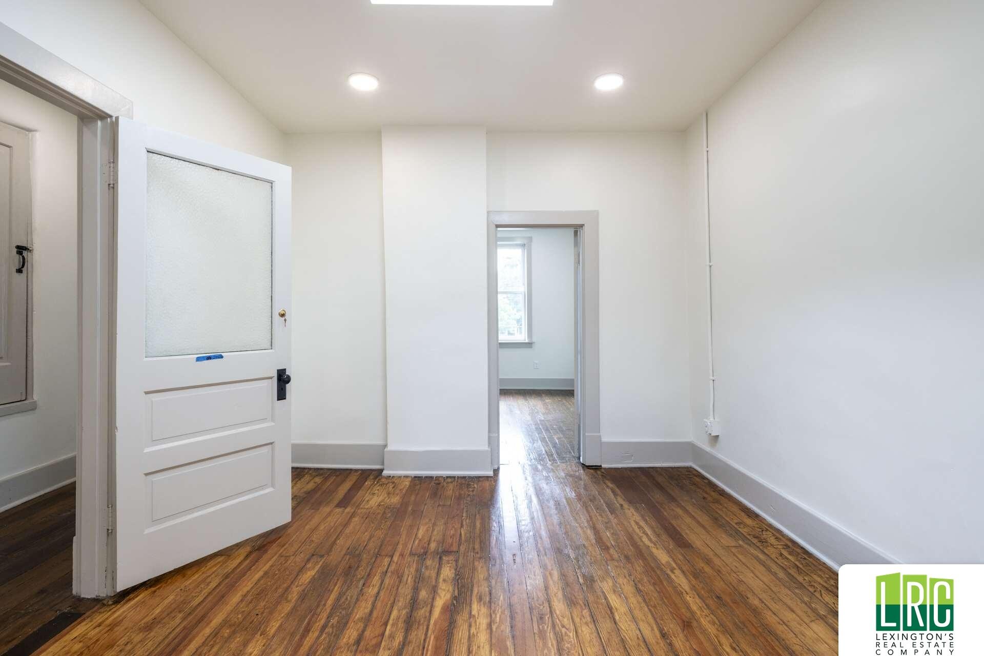 150 W Short Street Property Photo 6