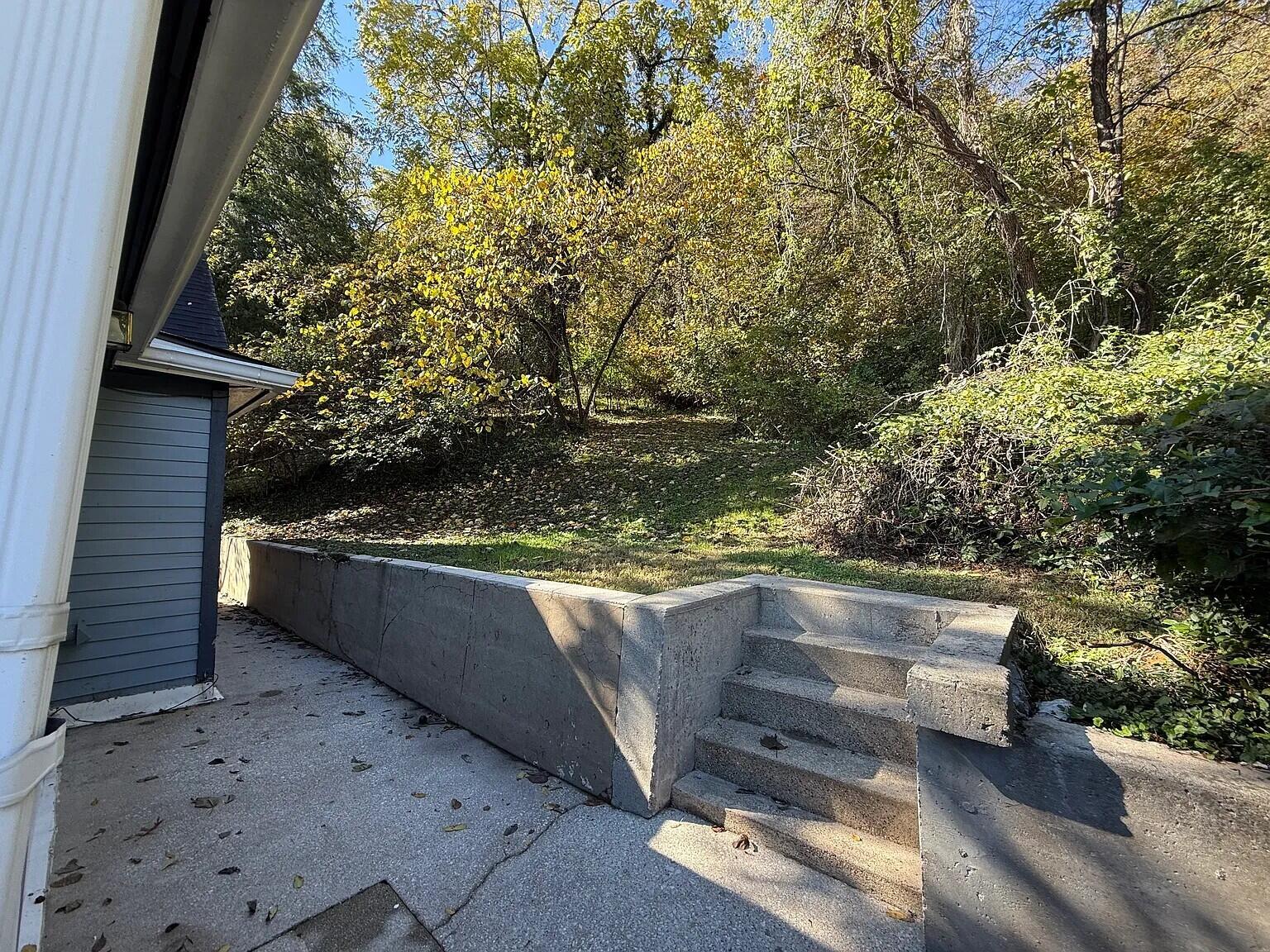 404 Ewing Street Property Photo 3