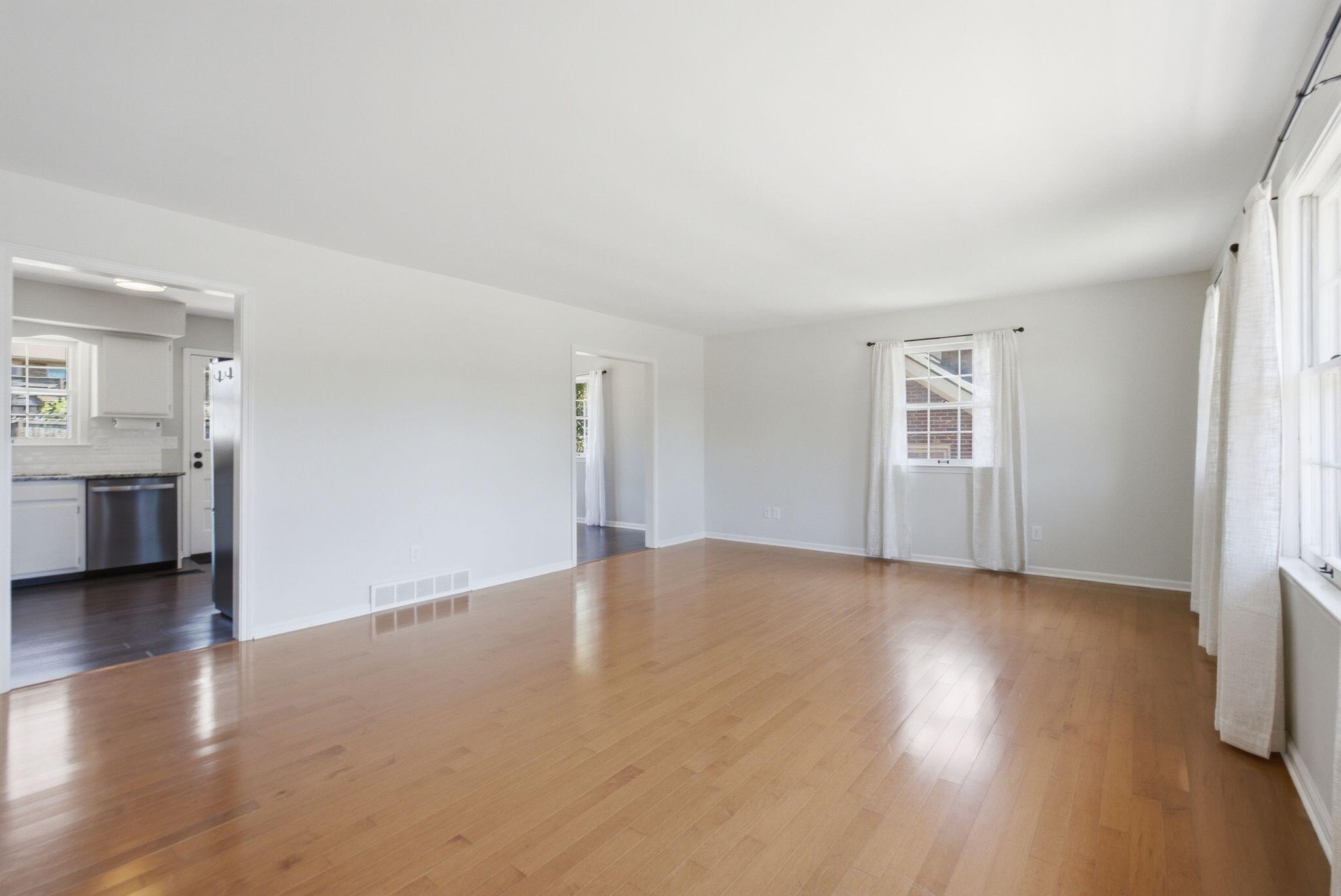 3385 Fraserdale Drive Property Photo 5